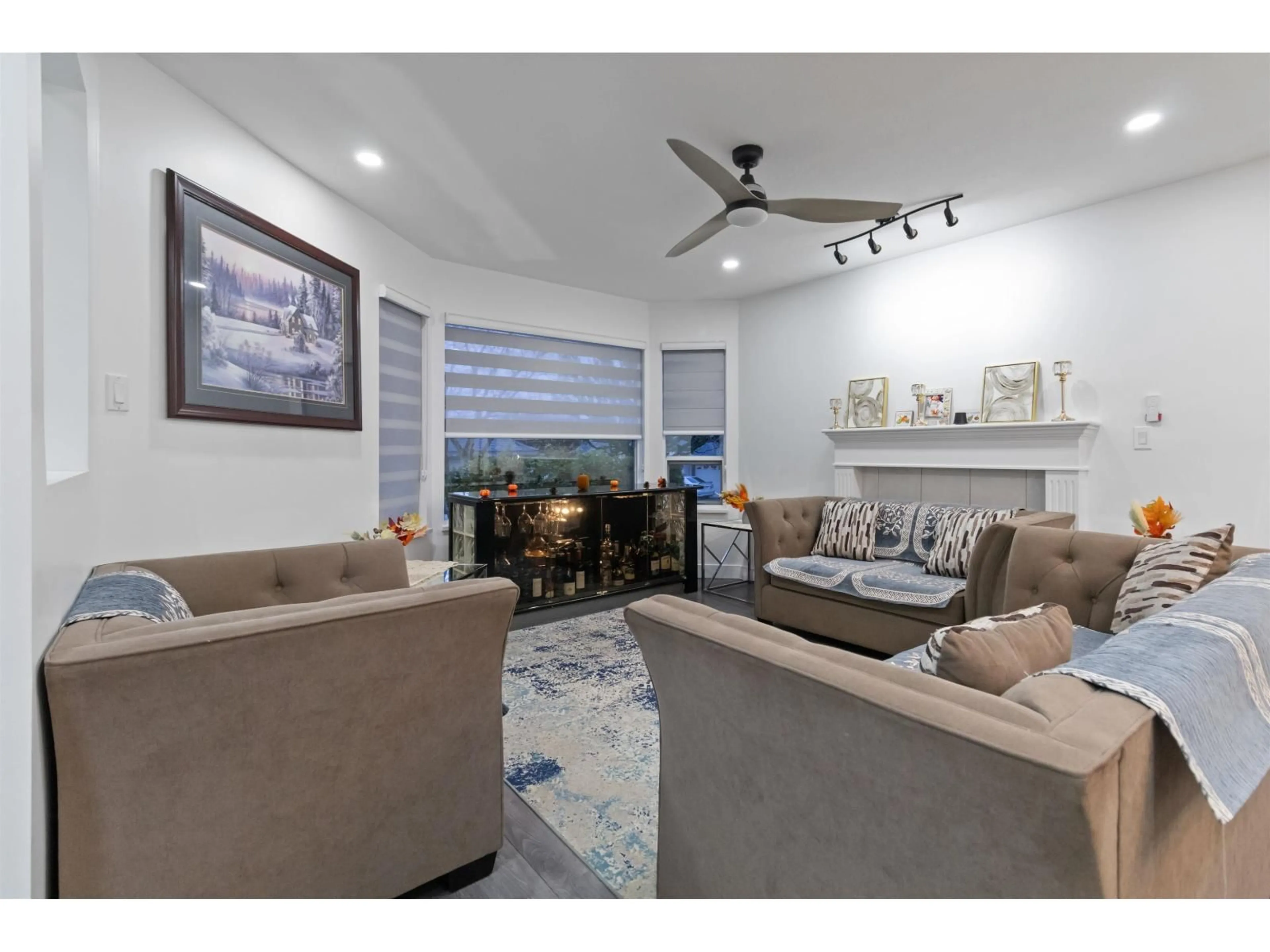 Living room with furniture, unknown for 200 - 3160 TOWNLINE, Abbotsford British Columbia V2T5P4