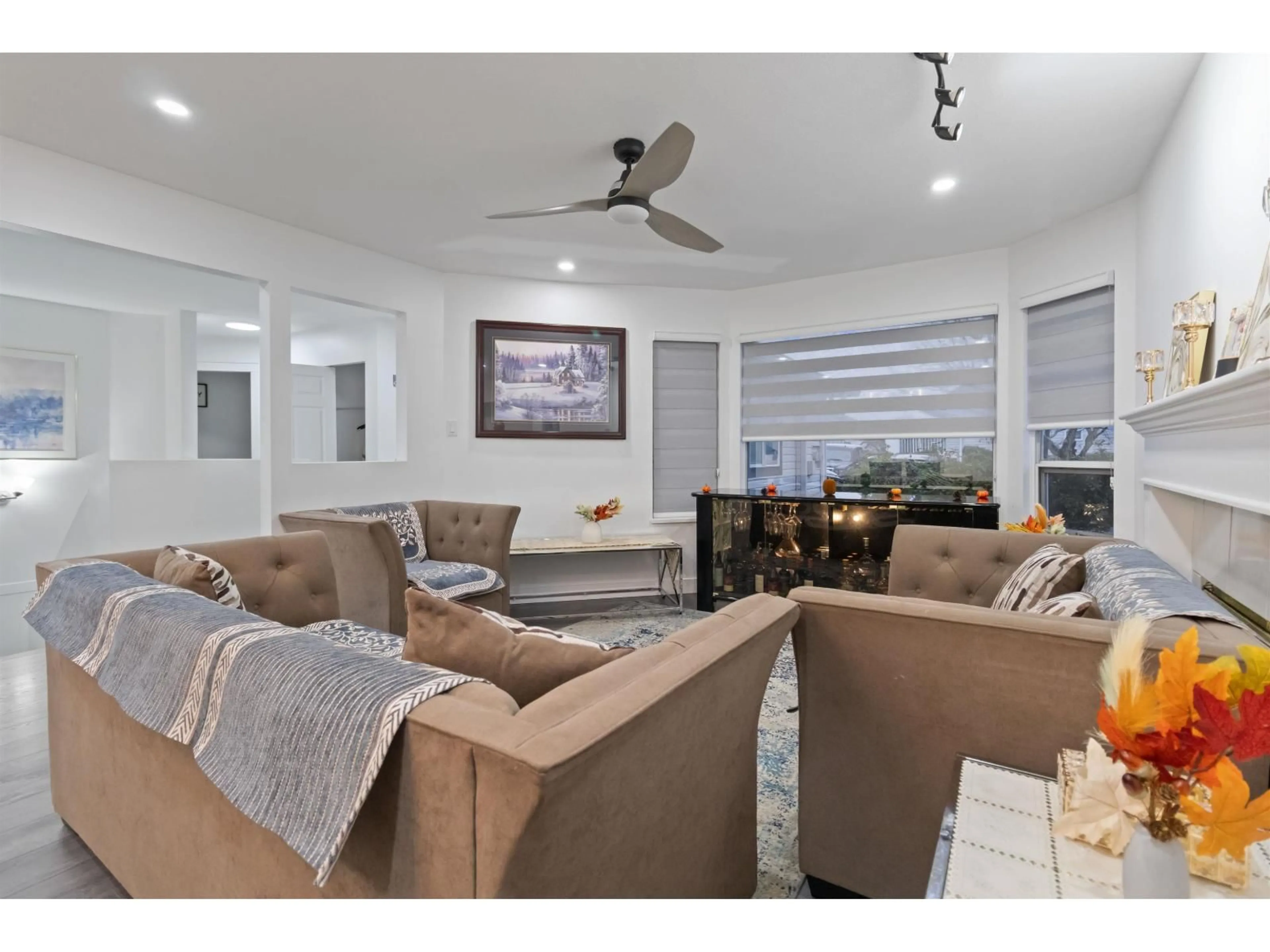 Living room with furniture, unknown for 200 - 3160 TOWNLINE, Abbotsford British Columbia V2T5P4