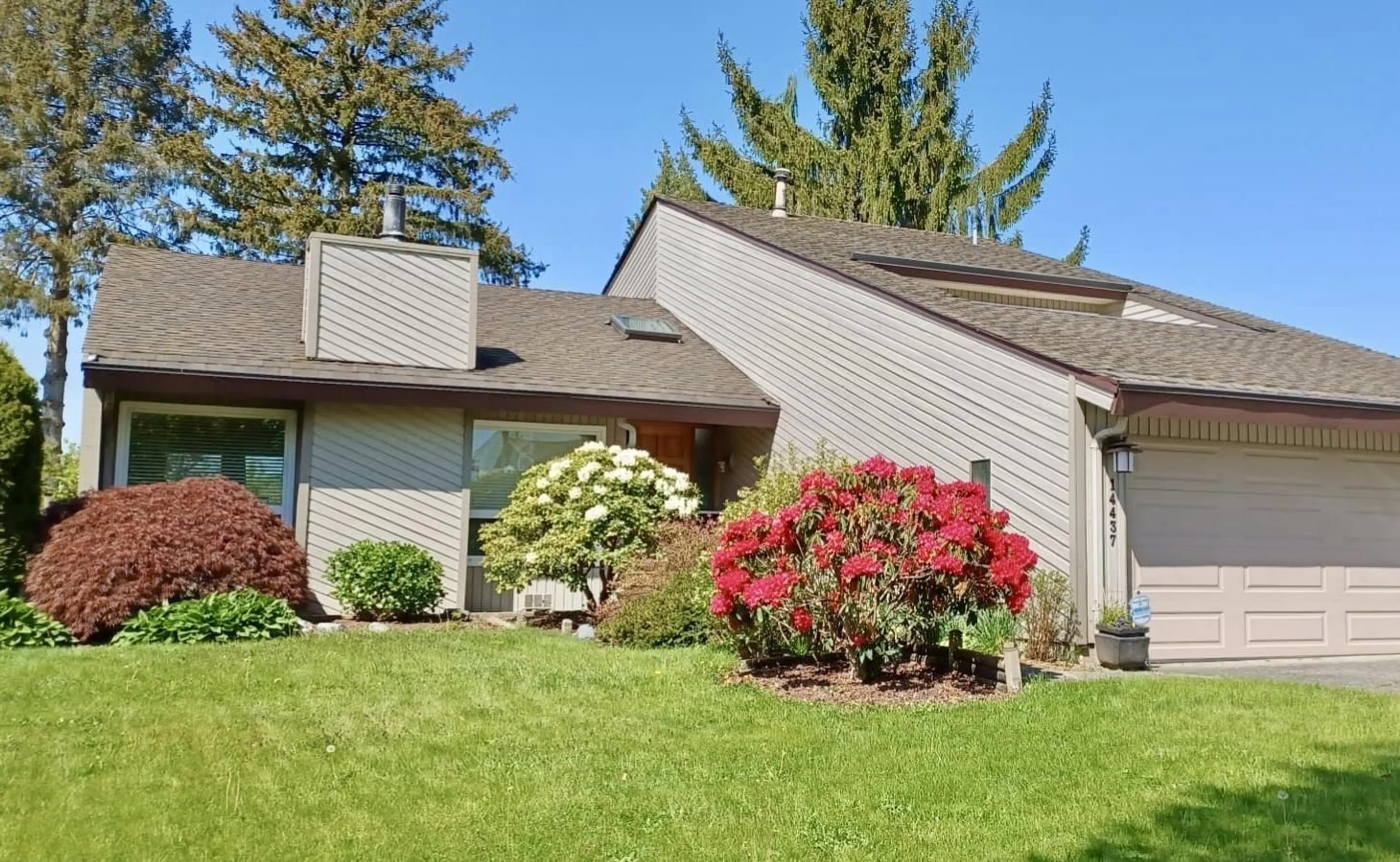 Home with vinyl exterior material, unknown for 14437 CHARTWELL DRIVE, Surrey British Columbia V3S5E3
