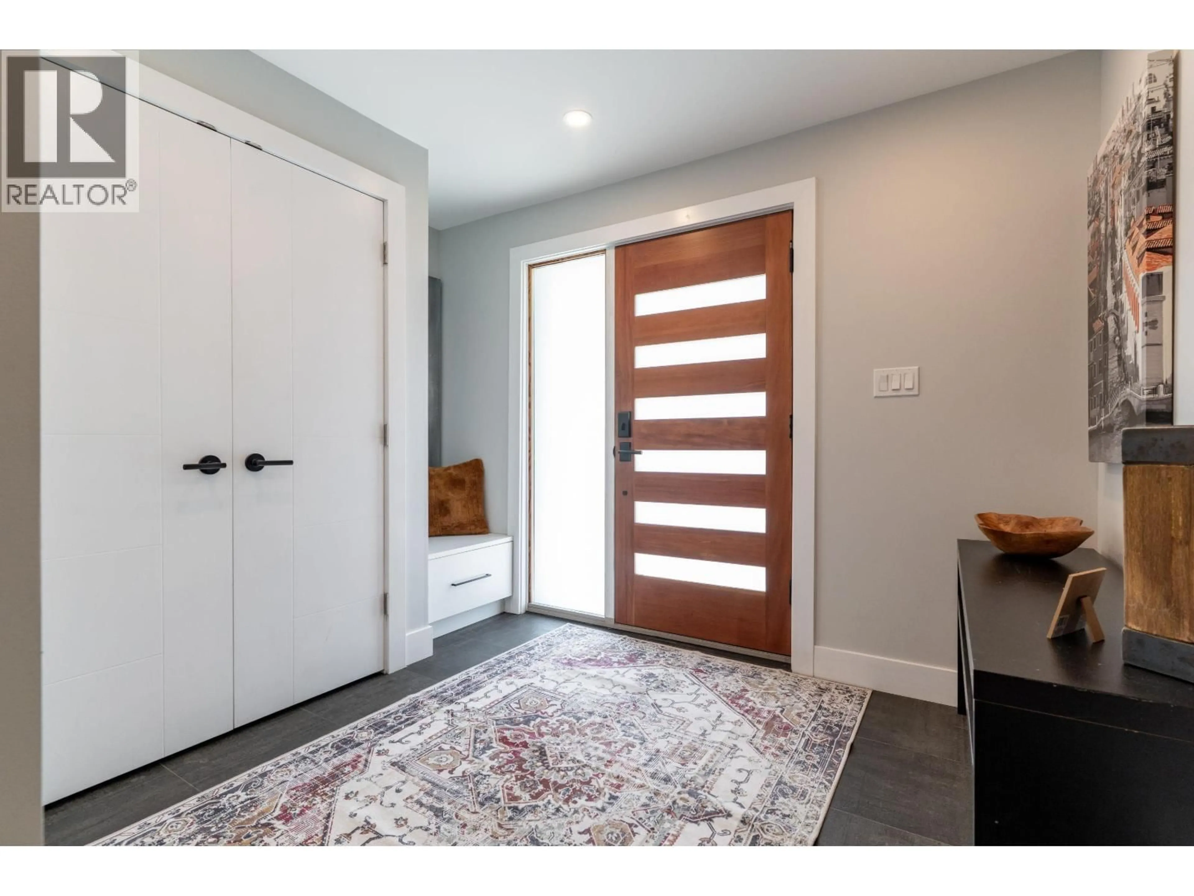 Indoor entryway for 5365 MAPLE CRESCENT, Delta British Columbia V4K1G1