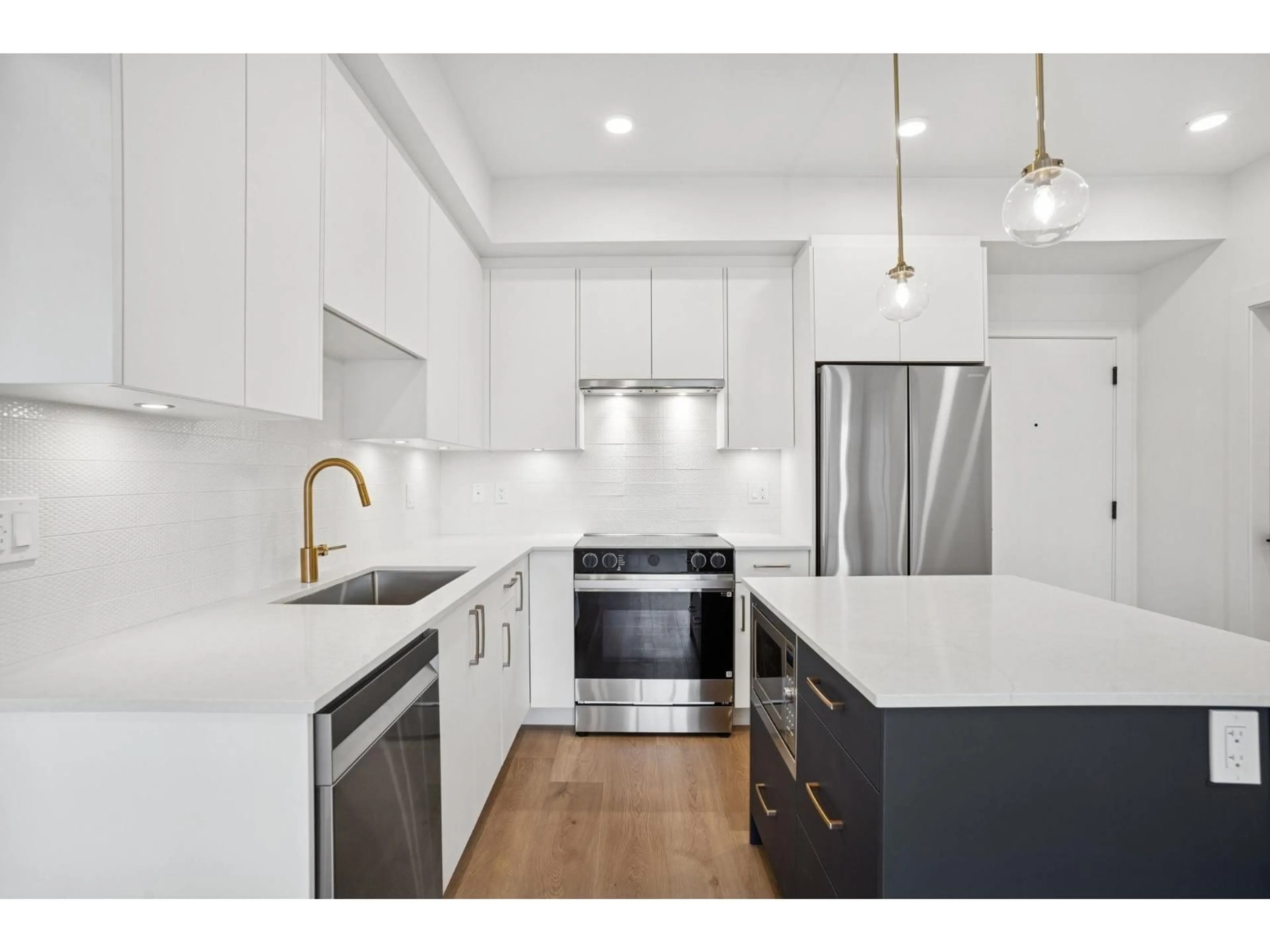 Open concept kitchen, unknown for 414 - 20286 72B, Langley British Columbia V2Y1T2