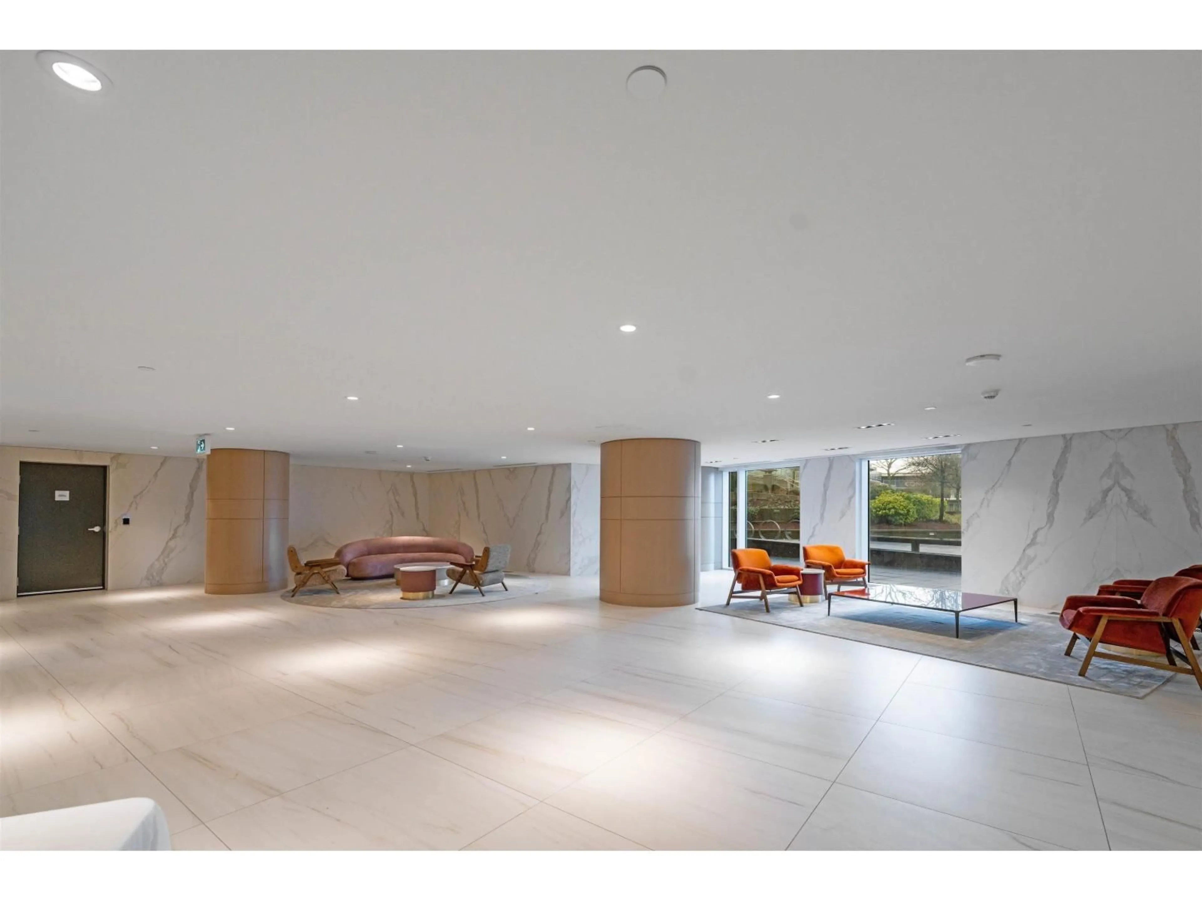 Indoor foyer for 1904 - 9887 WHALLEY, Surrey British Columbia V3T0P4