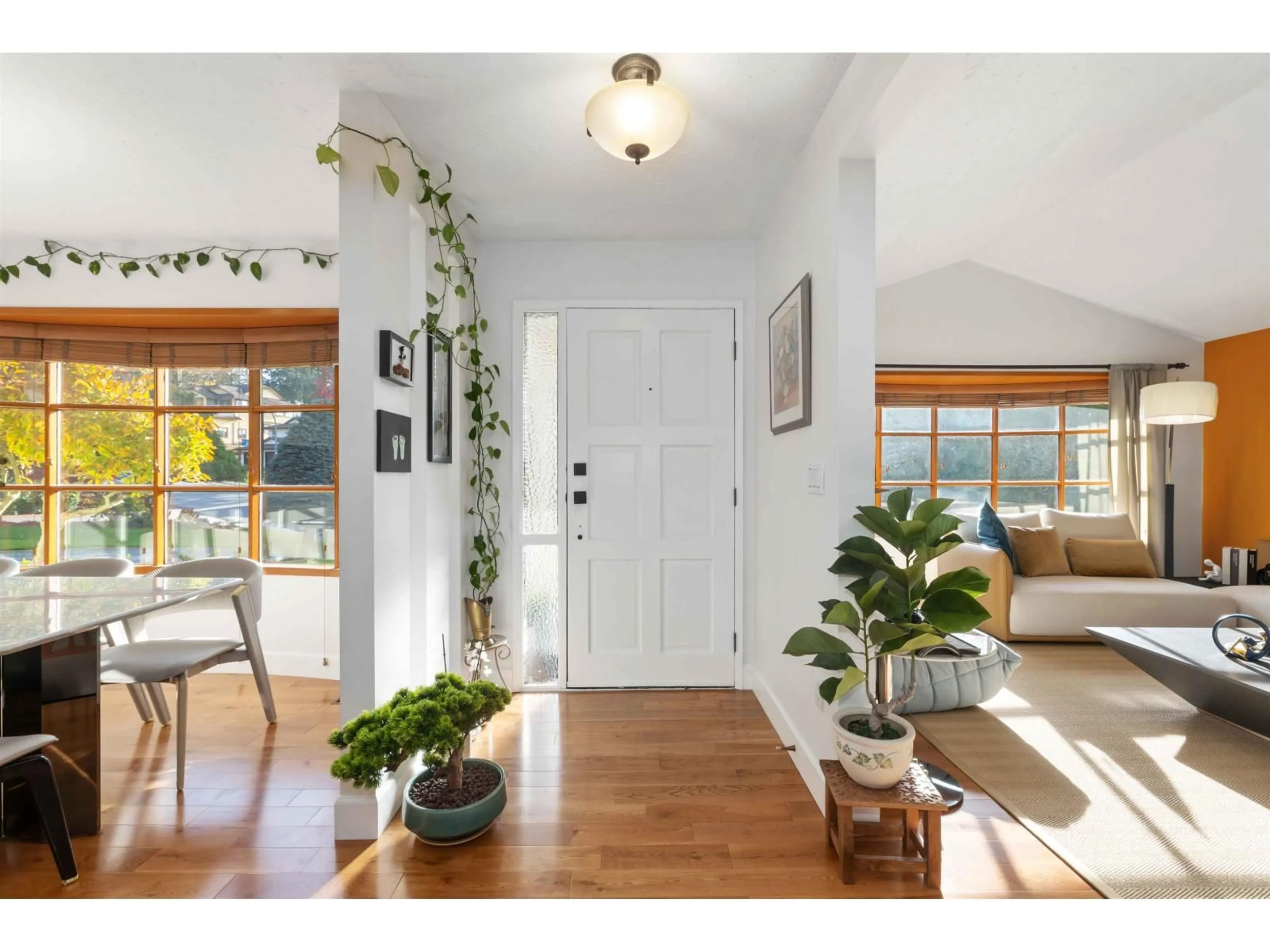 Indoor entryway for 34869 EVERETT, Abbotsford British Columbia V2S7R7