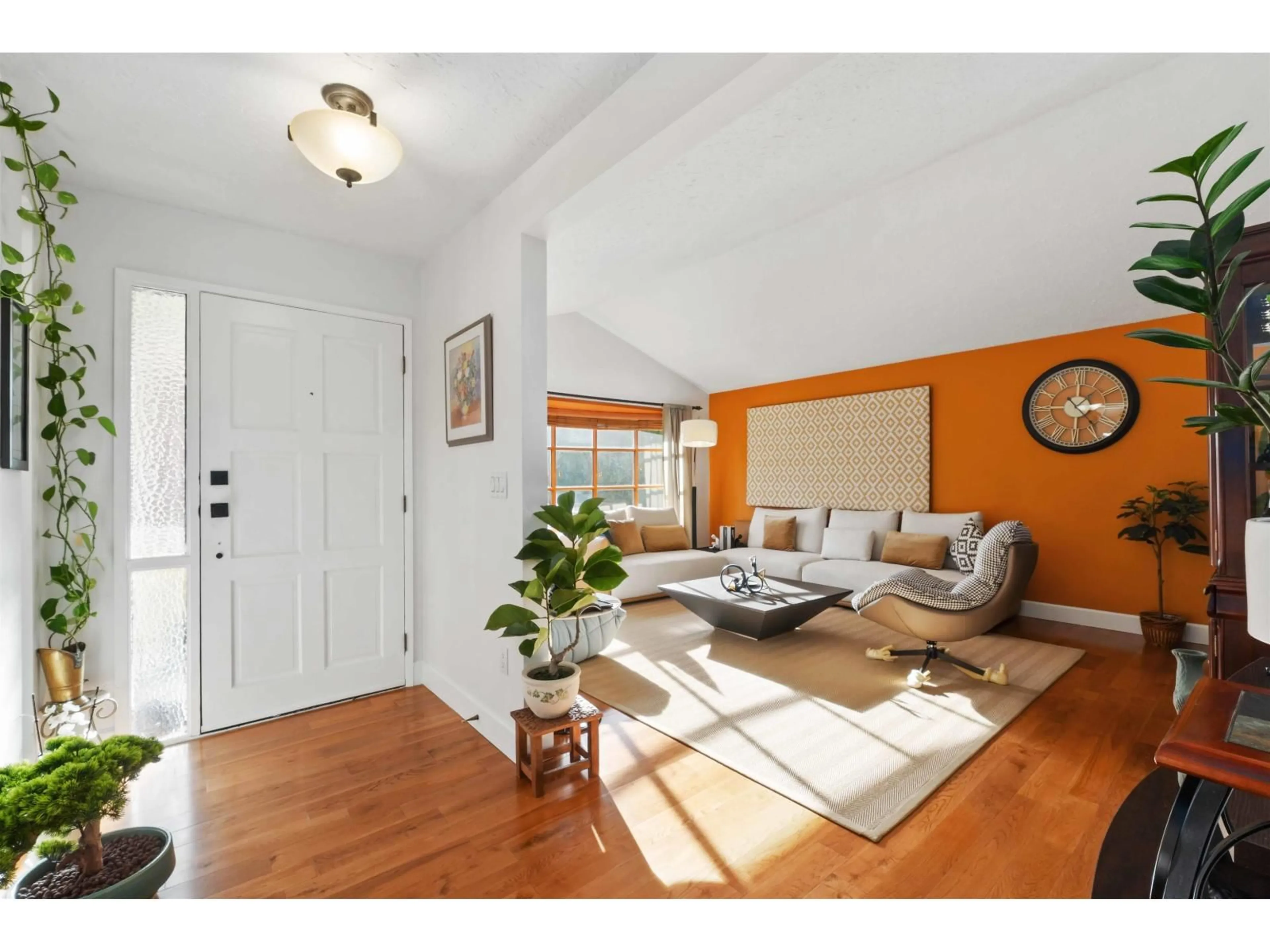 Indoor entryway for 34869 EVERETT, Abbotsford British Columbia V2S7R7