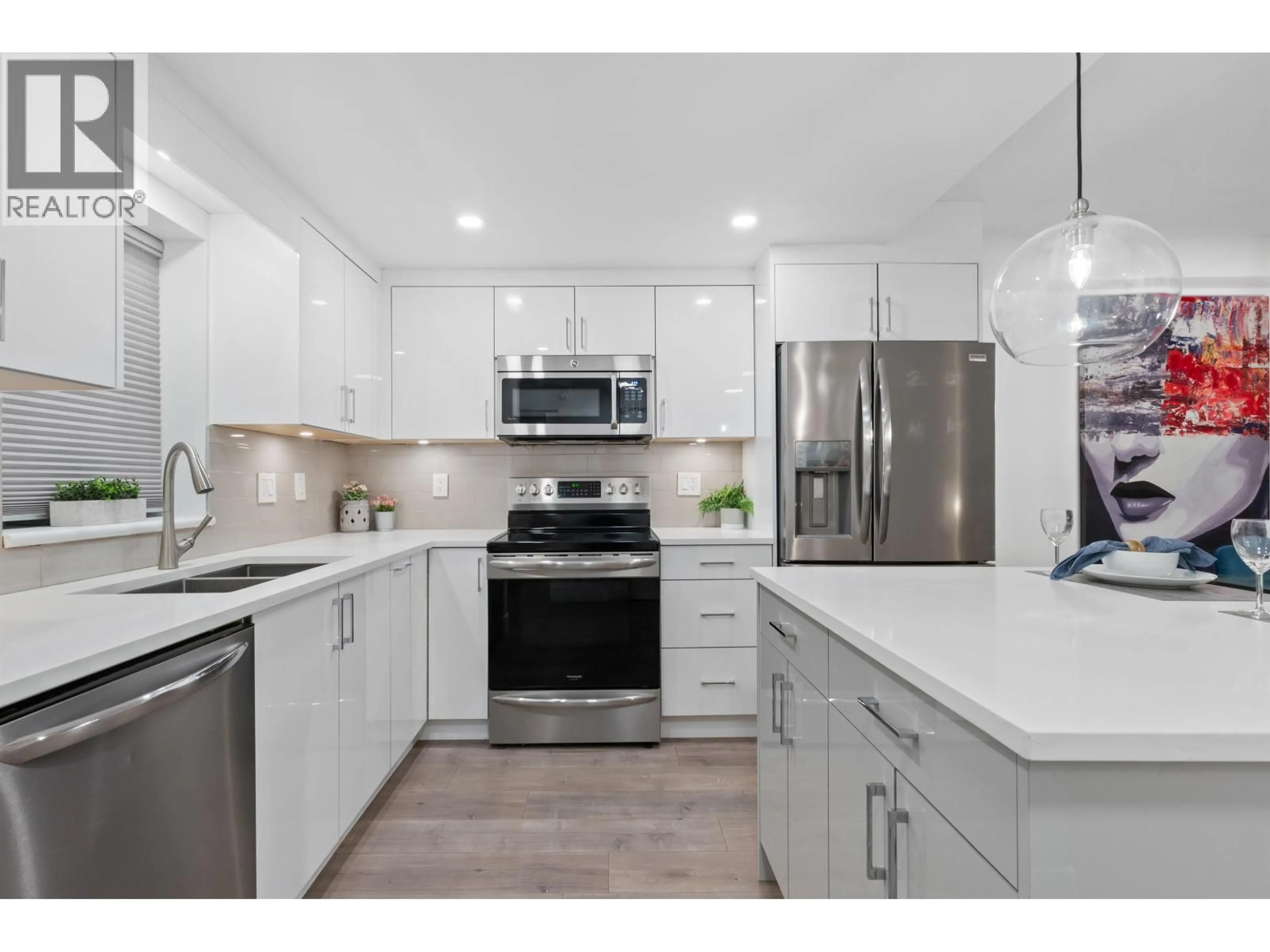 Open concept kitchen, ceramic/tile floor for 312 - 555 ABBOTT STREET STREET, Vancouver British Columbia V6B6B8