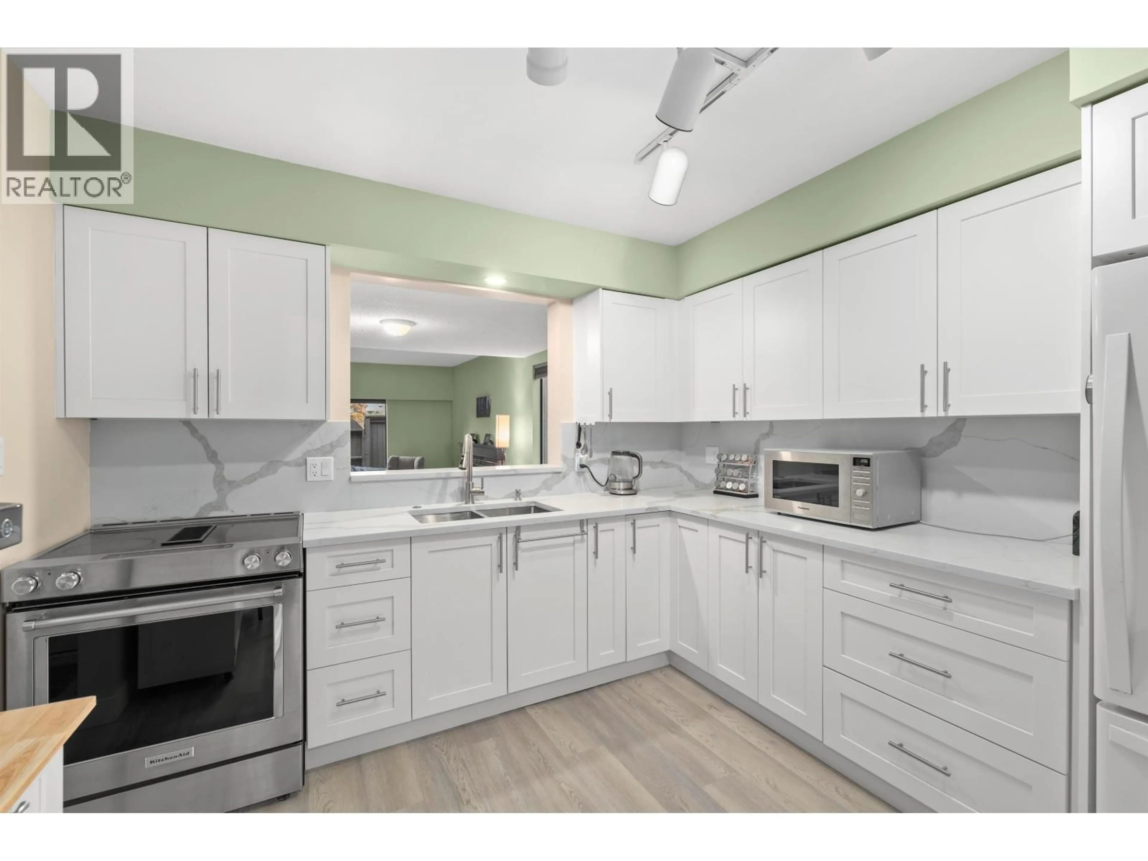 Standard kitchen, ceramic/tile floor for 1998 PURCELL WAY, North Vancouver British Columbia V7J3K3