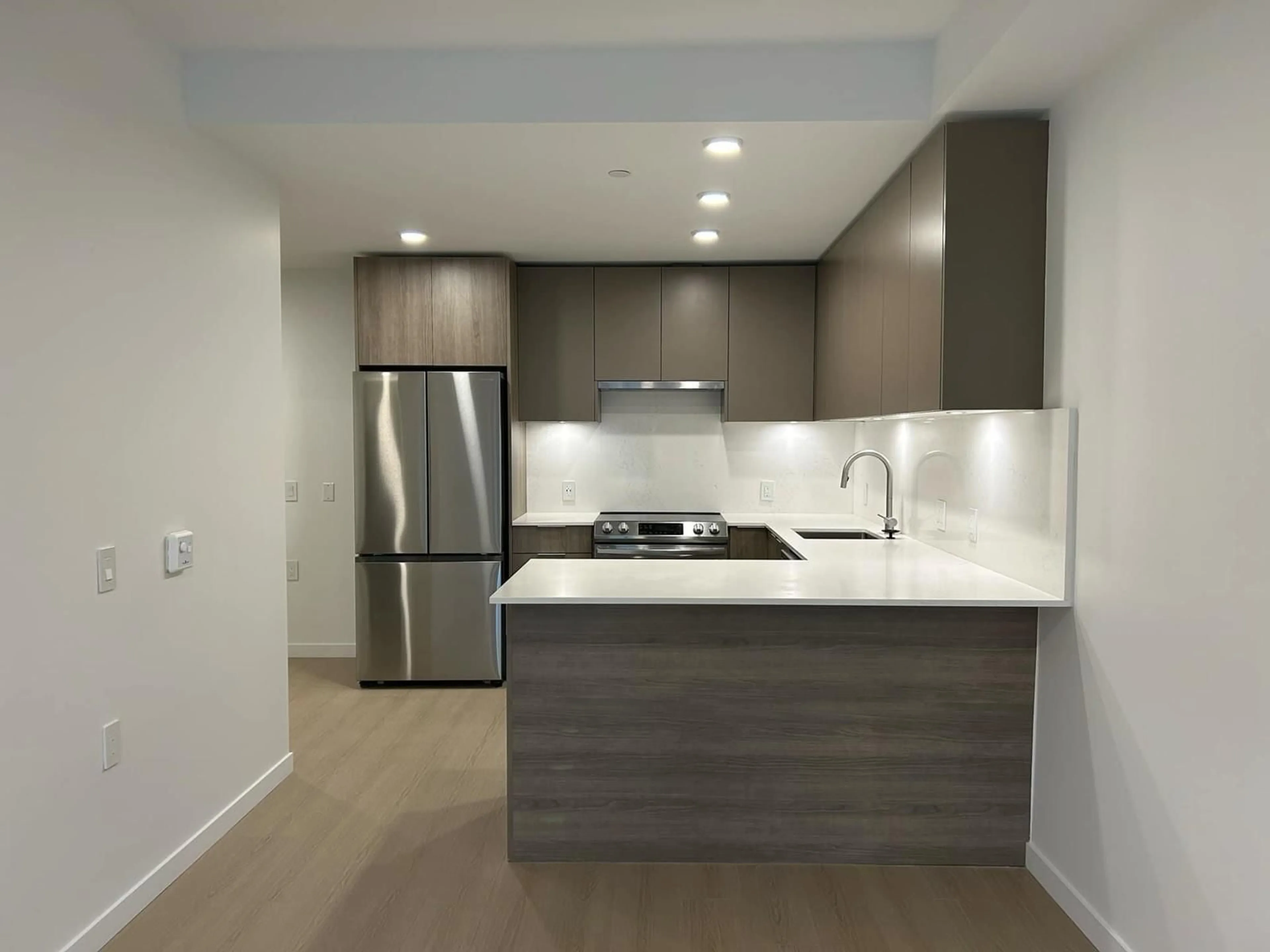 Standard kitchen, unknown for 511 - 13969 96, Surrey British Columbia V3T0T1