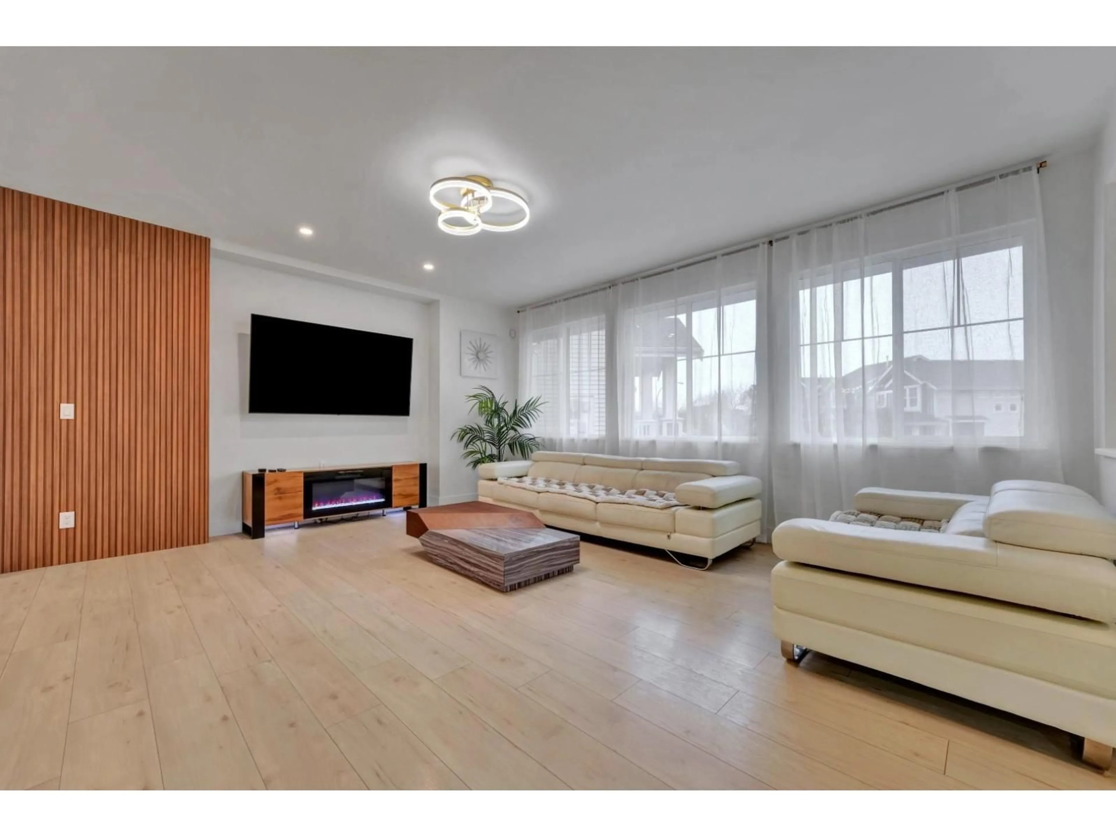 Living room with furniture, wood/laminate floor for 15100 61, Surrey British Columbia V3S5J7