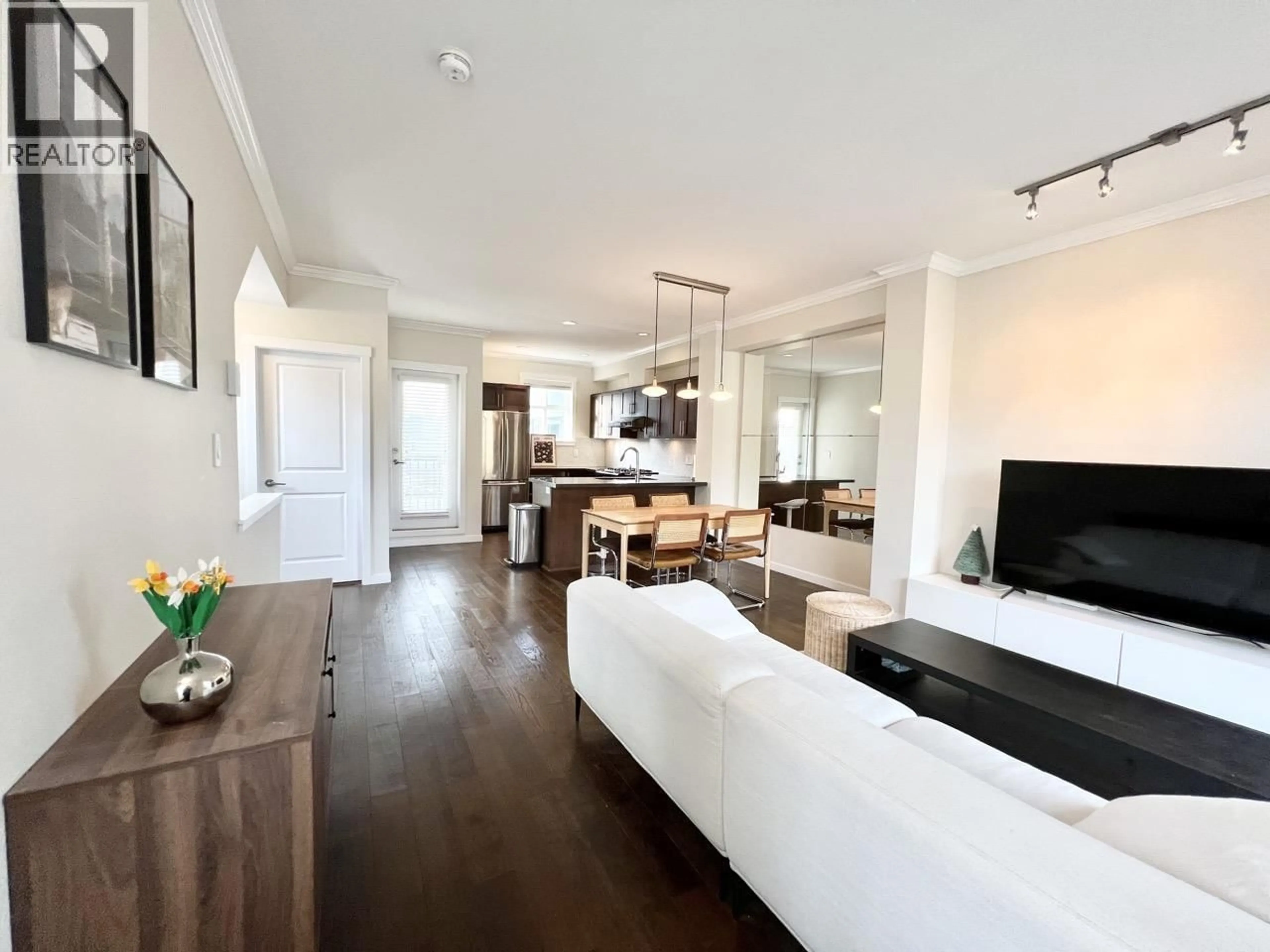 Living room with furniture, wood/laminate floor for 10 - 9580 ALBERTA ROAD, Richmond British Columbia V6Y1T6