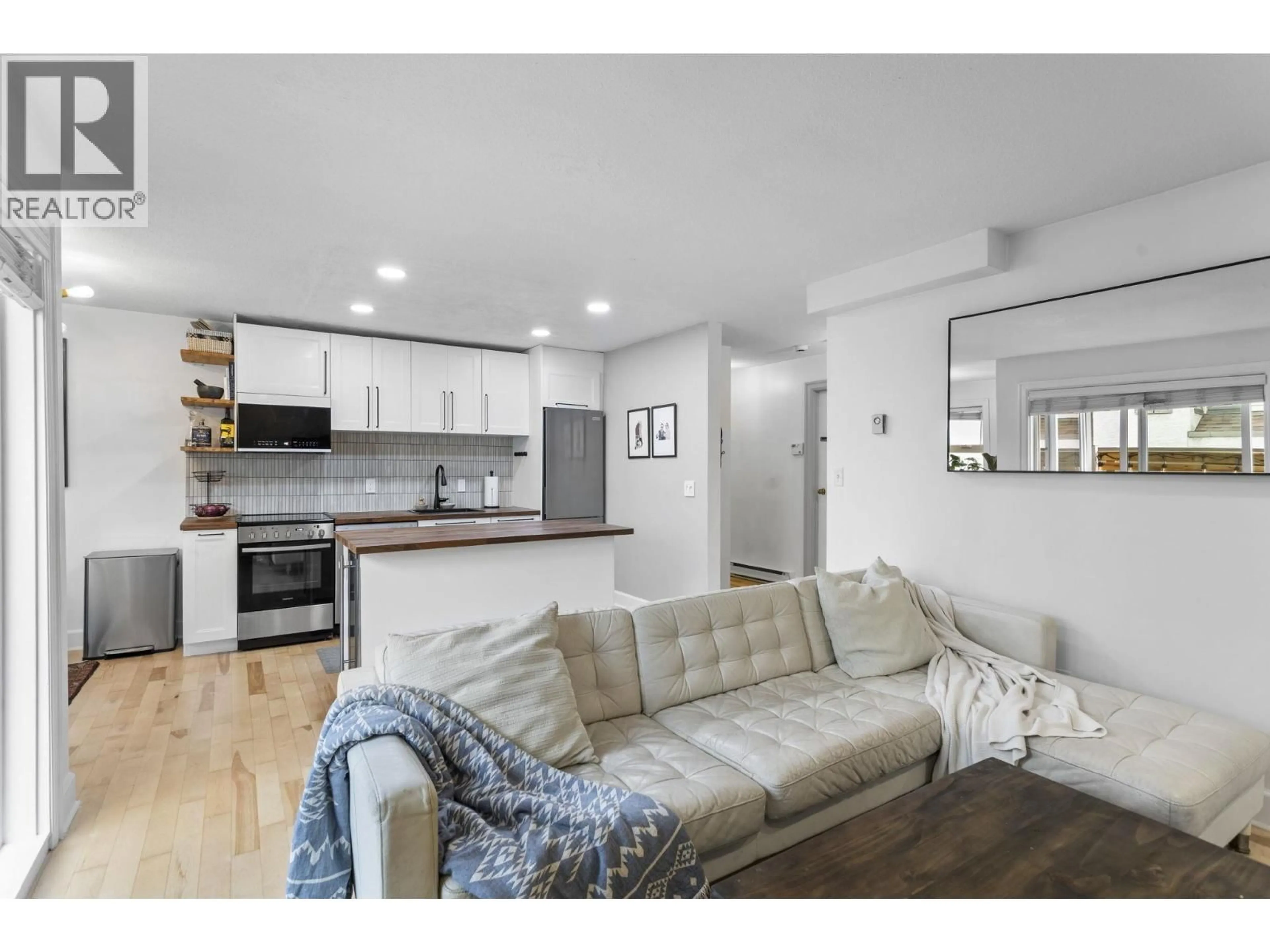 Open concept kitchen, wood/laminate floor for 104 - 1045 8TH AVENUE, Vancouver British Columbia V6H1C3