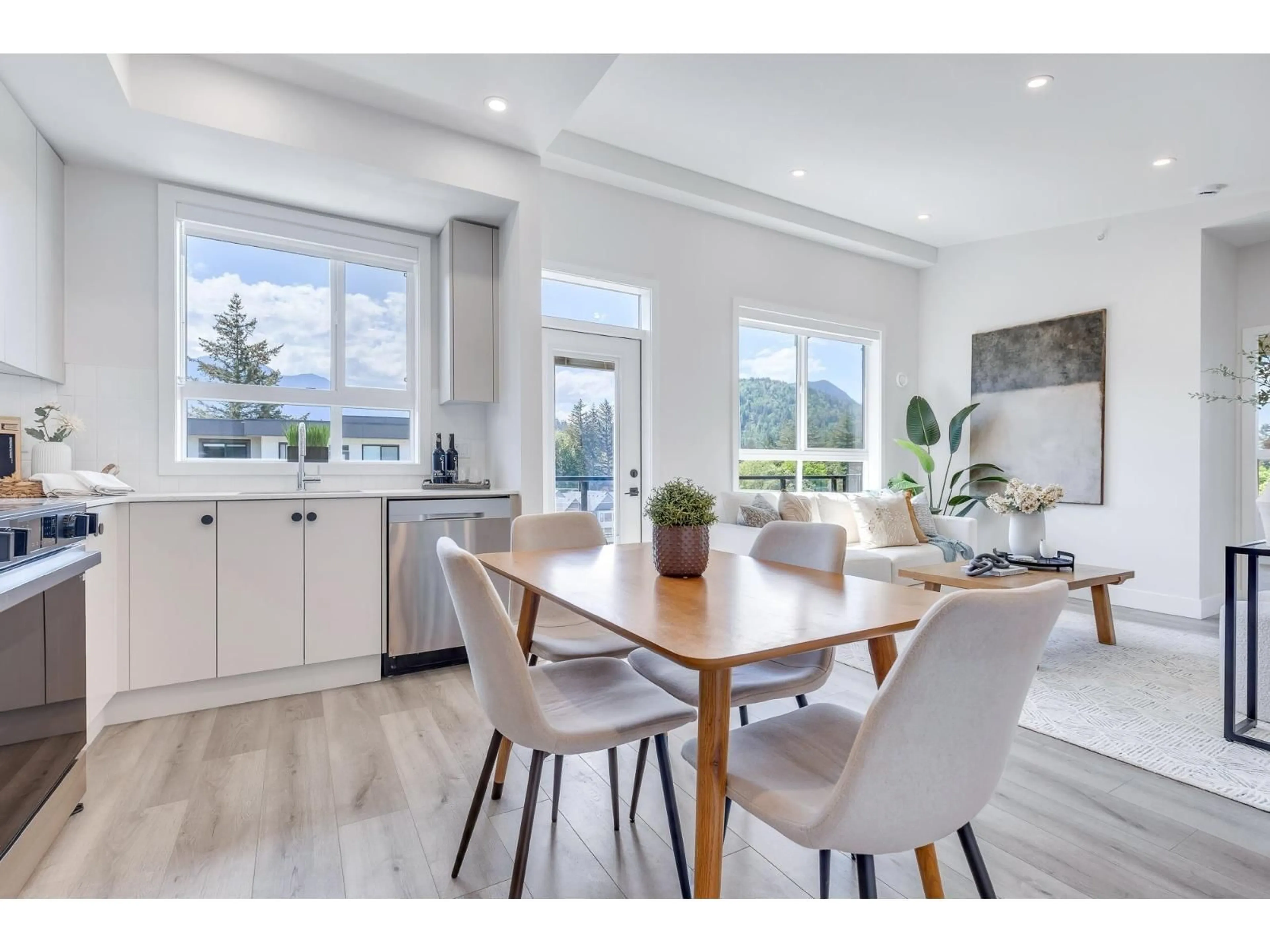 Open concept kitchen, unknown for 403 - 45497 CAMPUS DRIVE, Chilliwack British Columbia V2R6L8