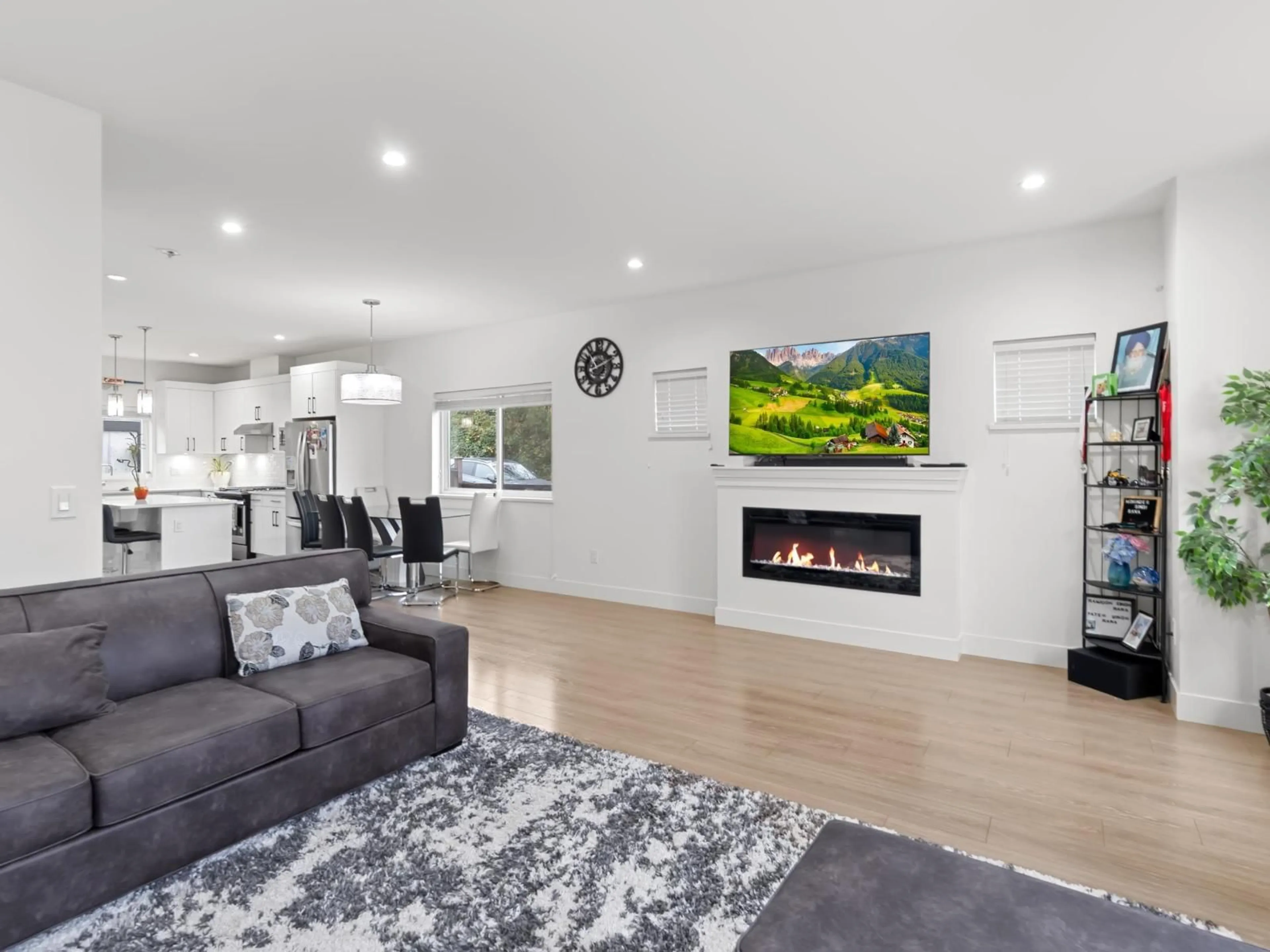 Living room with furniture, unknown for 14002 60A, Surrey British Columbia V3X0J9