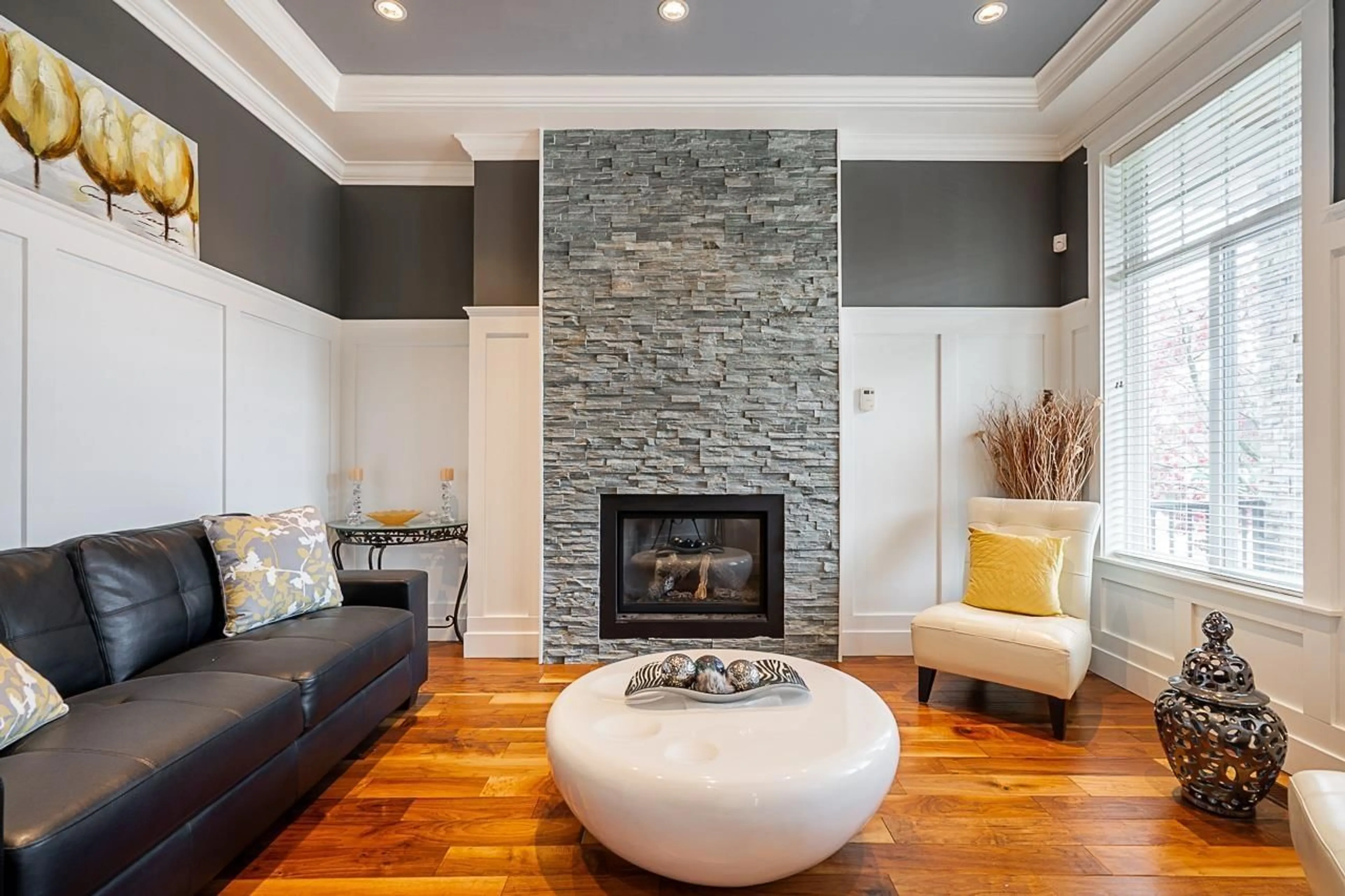 Living room with furniture, unknown for 16302 25, Surrey British Columbia V3Z6S1