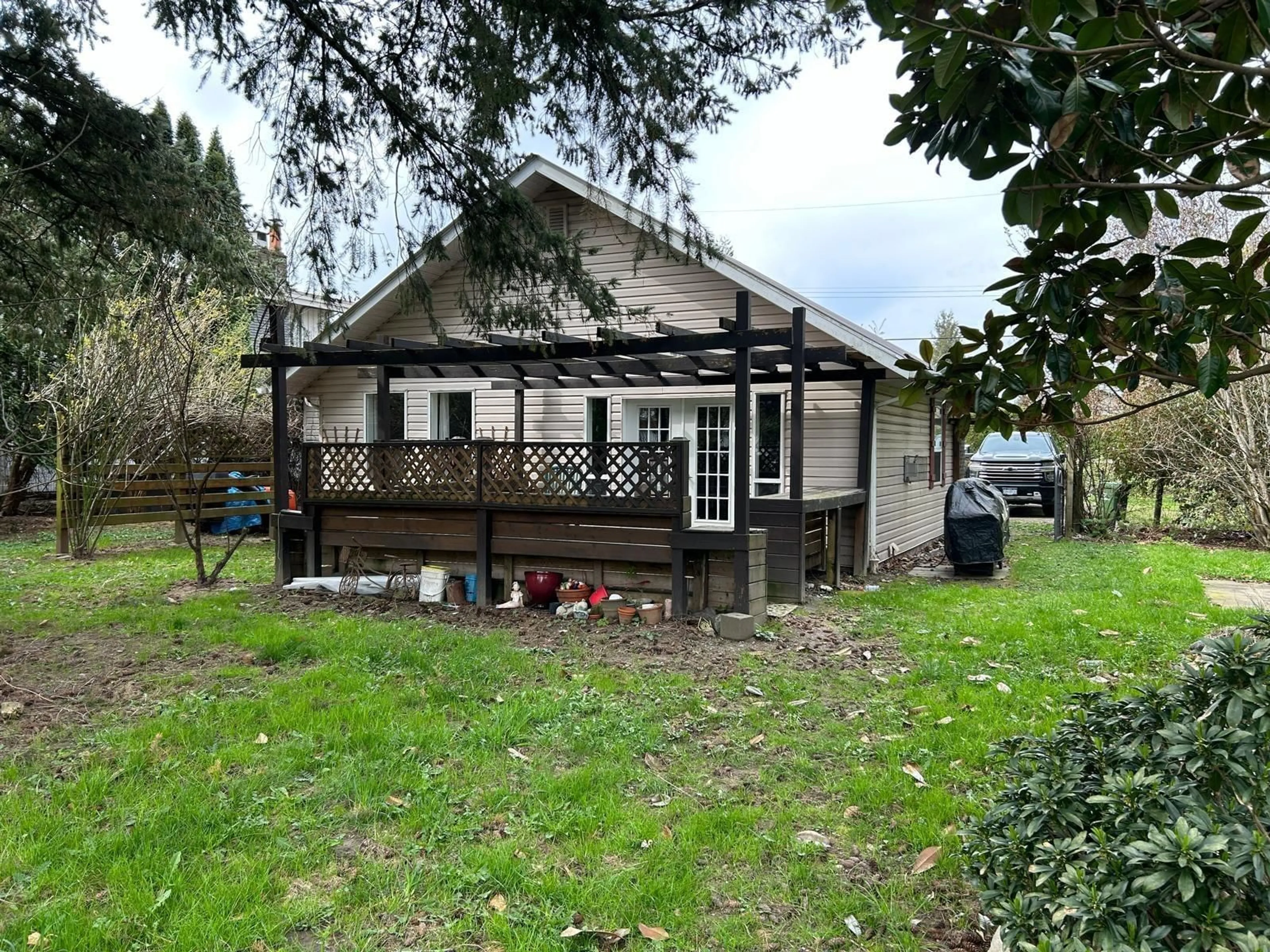 A pic from outside/outdoor area/front of a property/back of a property/a pic from drone, building for 4510 COMMUNITY STREET, Yarrow British Columbia V2R5C9