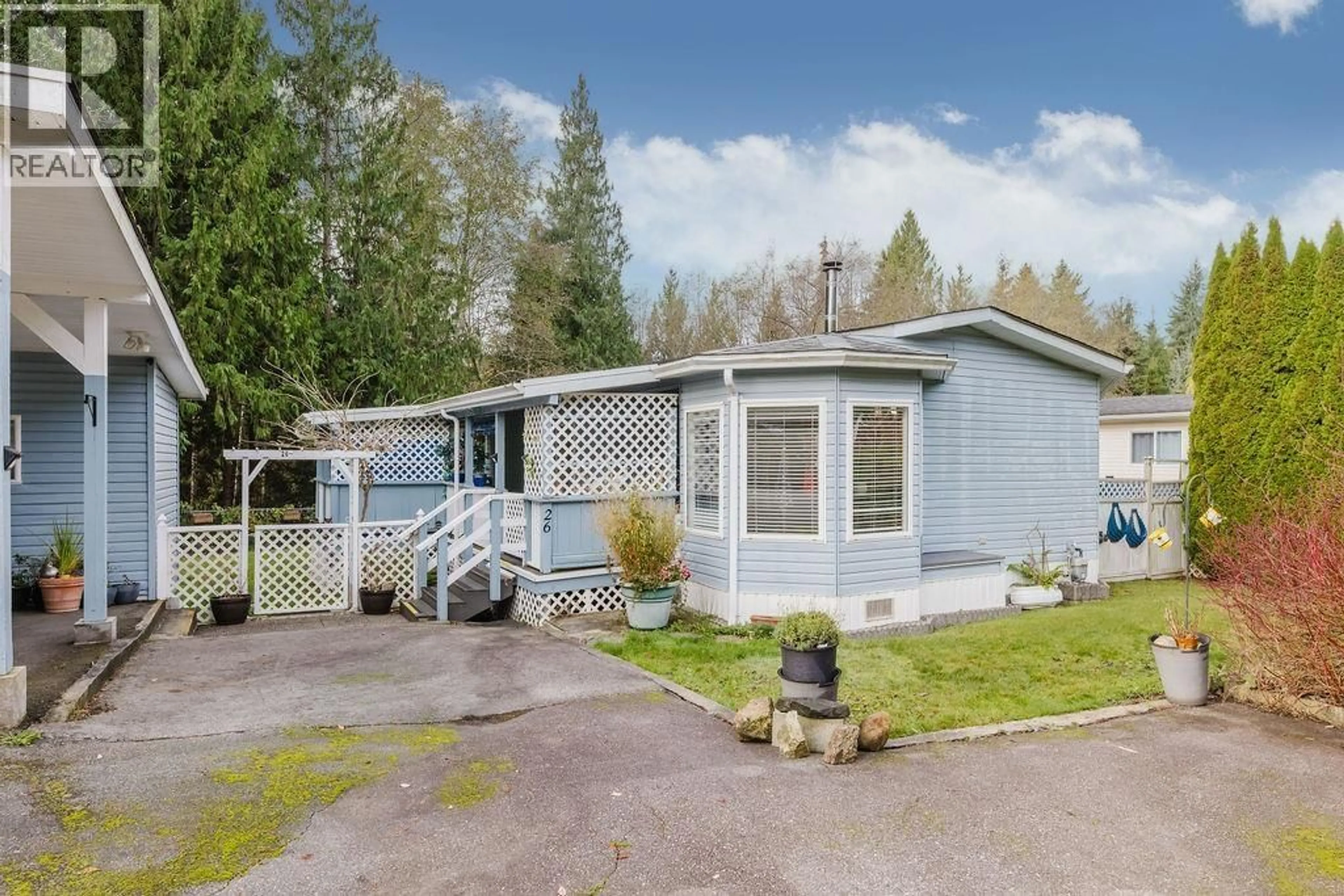 Home with vinyl exterior material, street for 26 - 1123 FLUME ROAD, Roberts Creek British Columbia V0N2W2