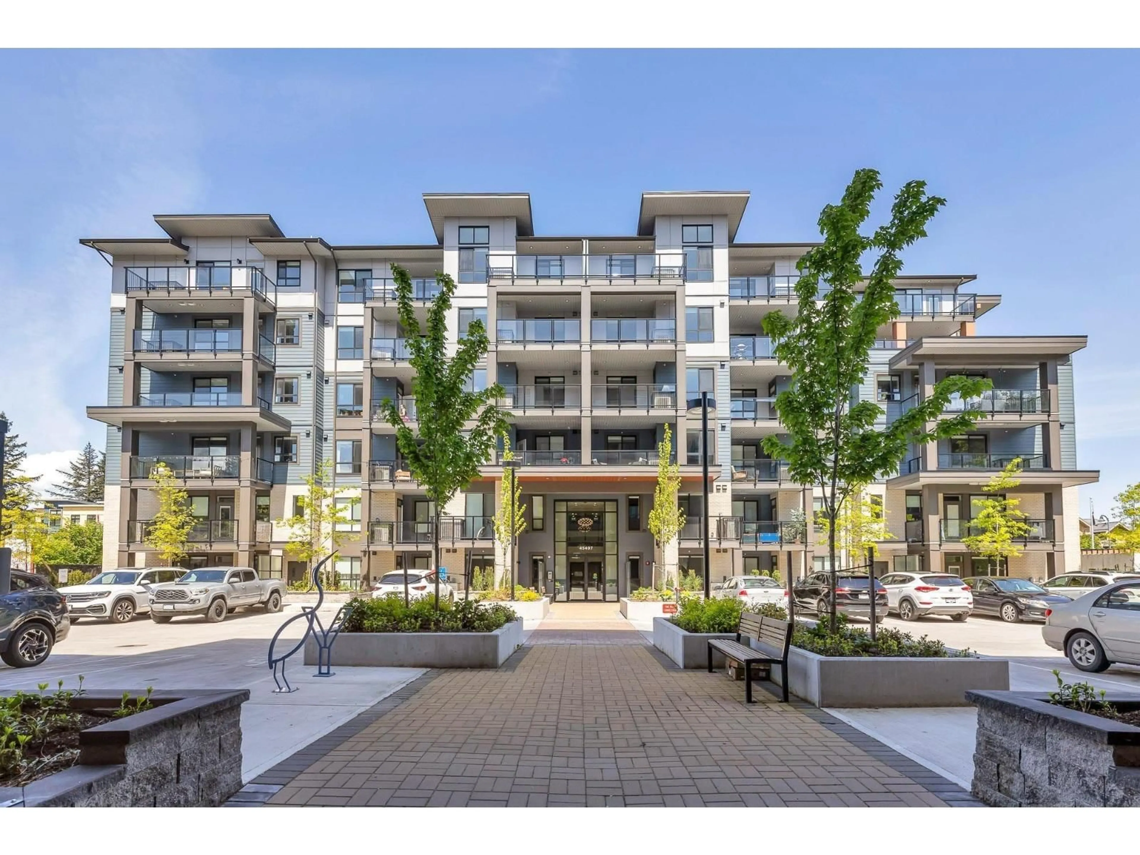 Patio, street for 410 - 45497 CAMPUS DRIVE, Chilliwack British Columbia V2R6L8