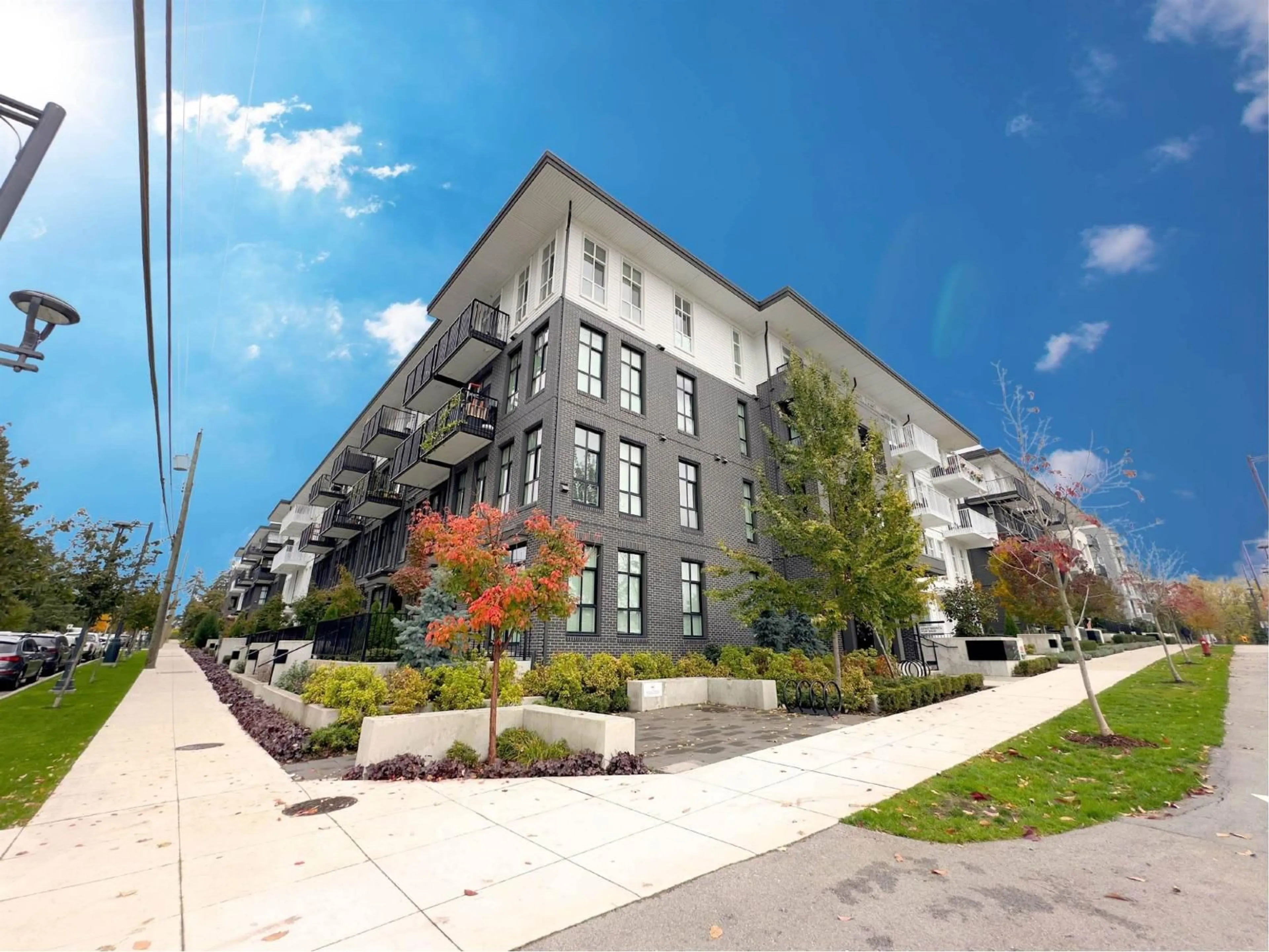 Patio, building for 202 - 13929 105 BOULEVARD, Surrey British Columbia V3T0R5