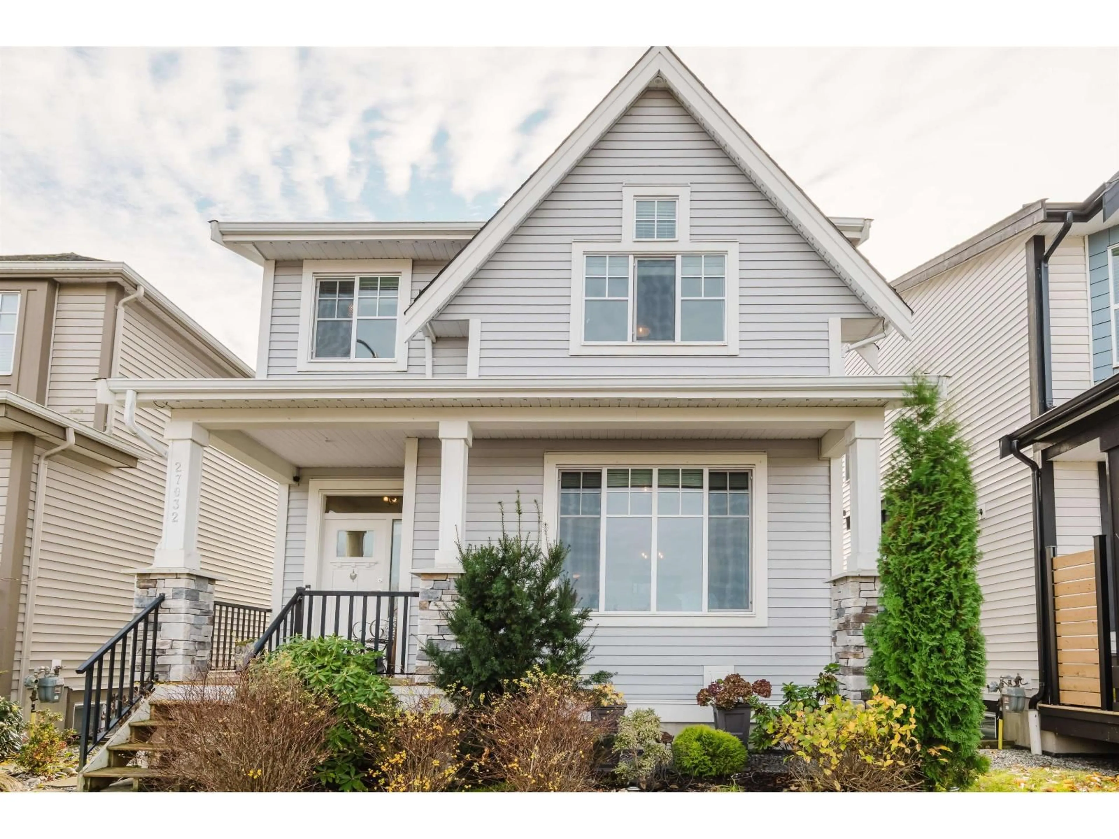 Home with vinyl exterior material, street for 27032 35B, Langley British Columbia V4W0C3