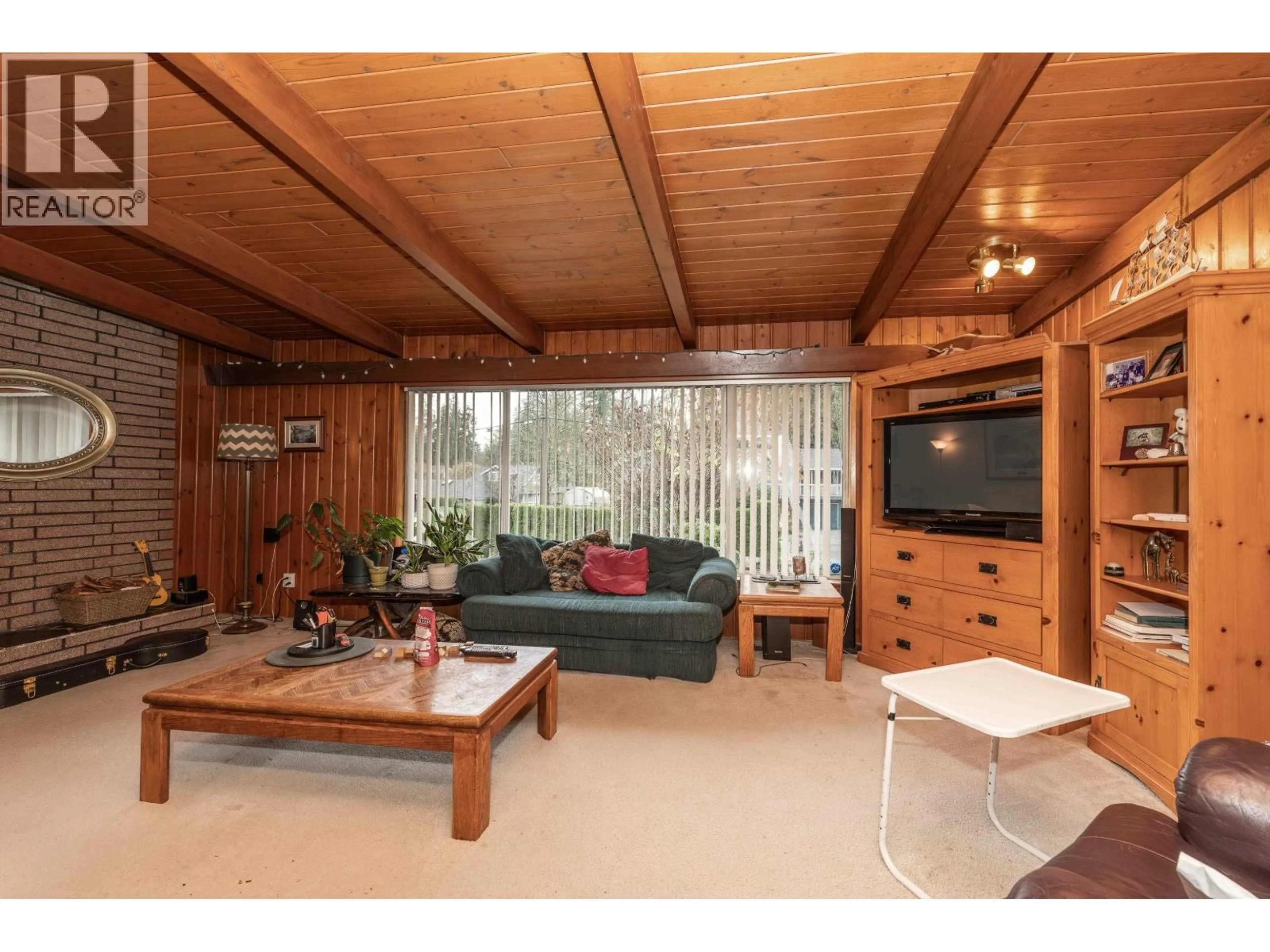 Living room with furniture, wood/laminate floor for 12250 SKILLEN STREET, Maple Ridge British Columbia V2X4X3