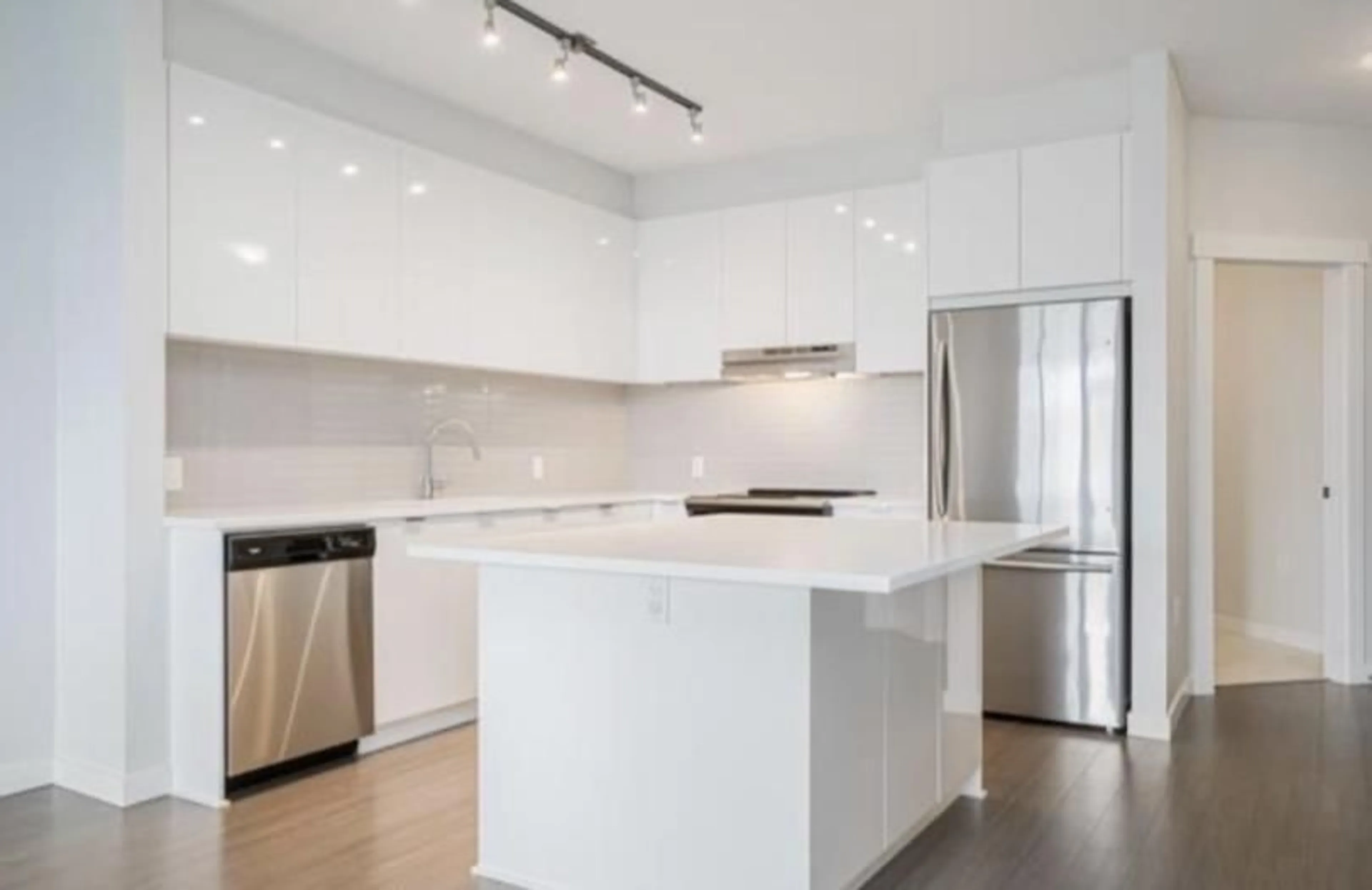 Contemporary kitchen, ceramic/tile floor for 403 - 31158 WESTRIDGE PLACE, Abbotsford British Columbia V2T0K5