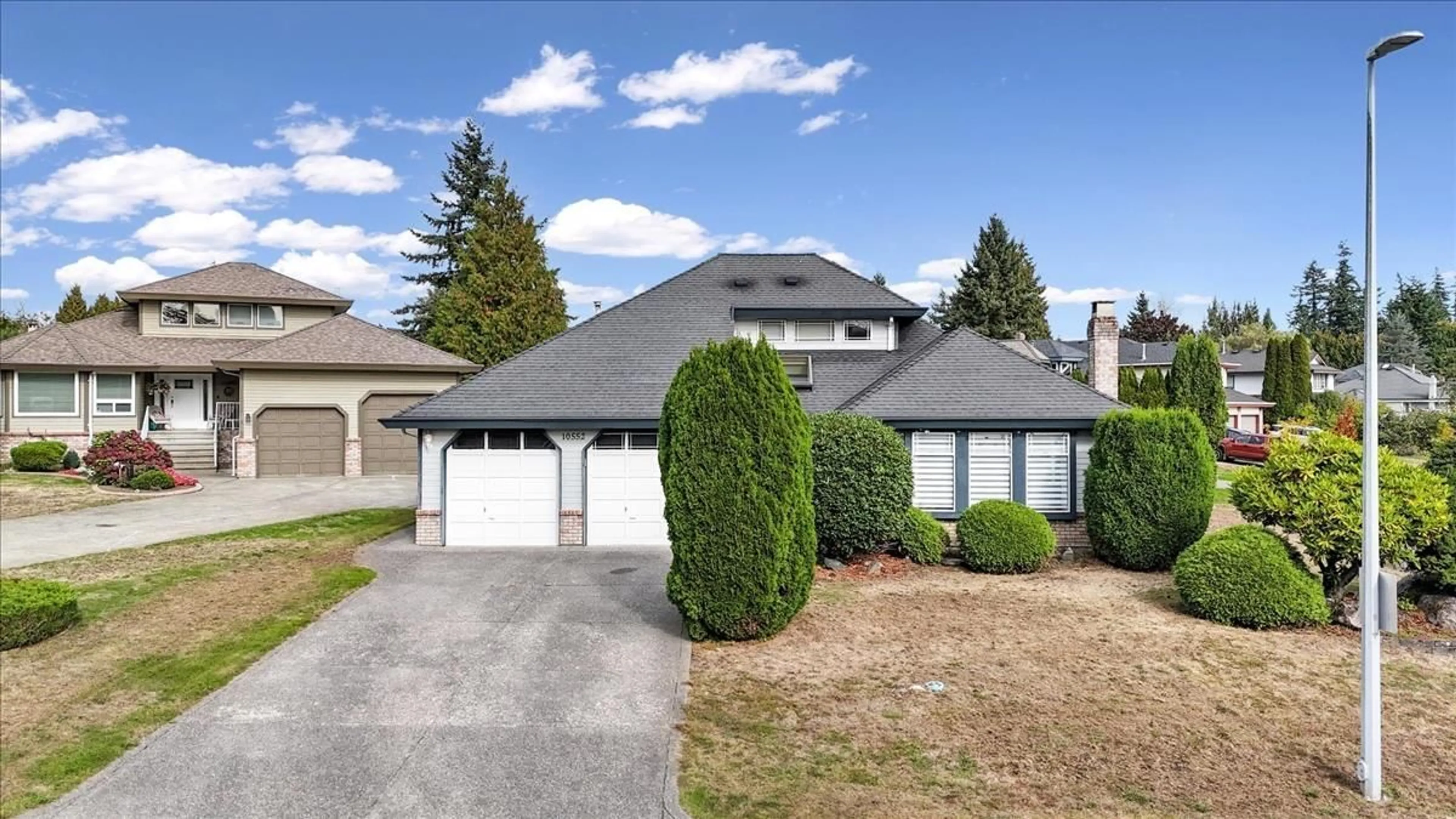 A pic from outside/outdoor area/front of a property/back of a property/a pic from drone, street for 10552 WOODGLEN, Surrey British Columbia V4N1V4