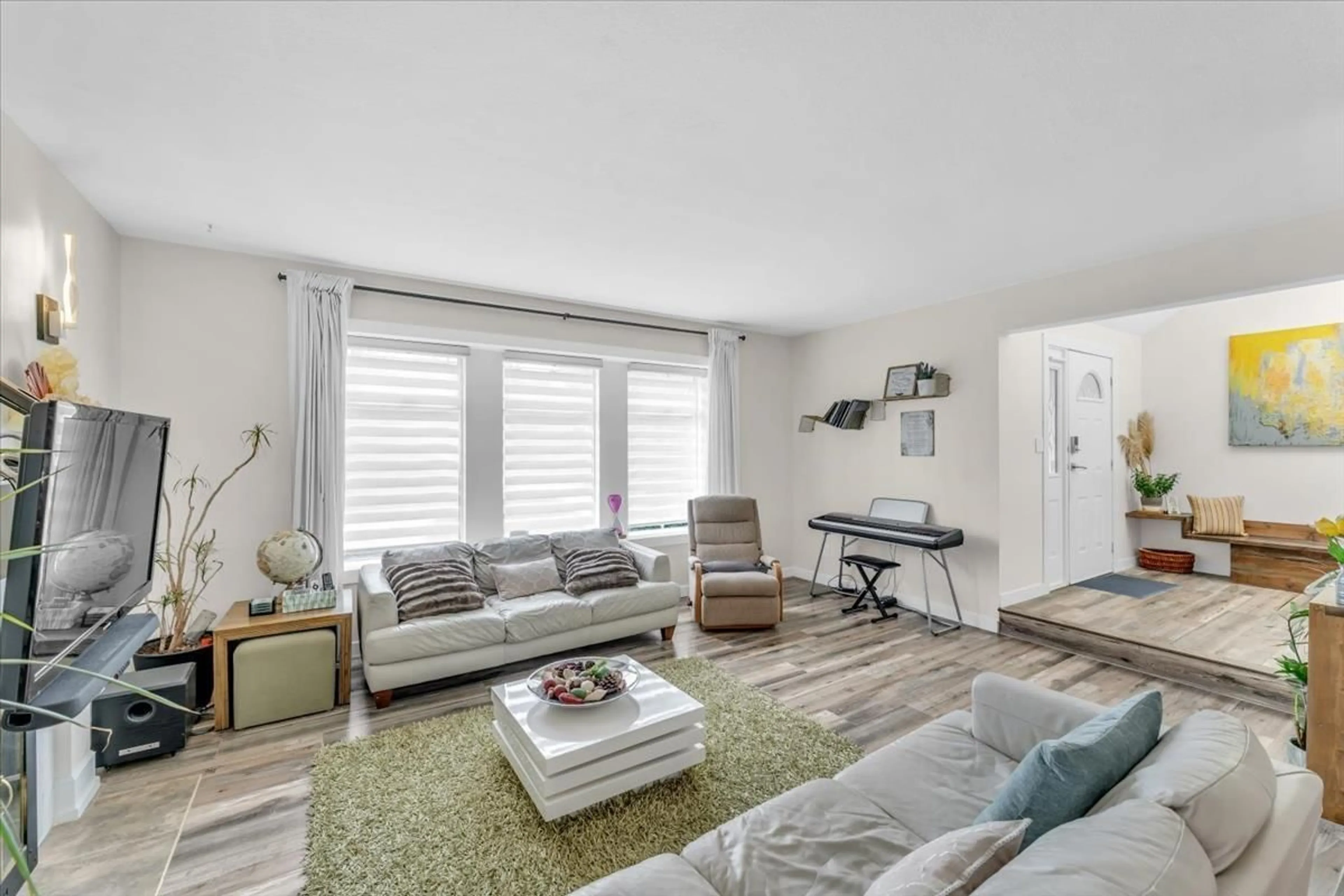 Living room with furniture, unknown for 10552 WOODGLEN, Surrey British Columbia V4N1V4