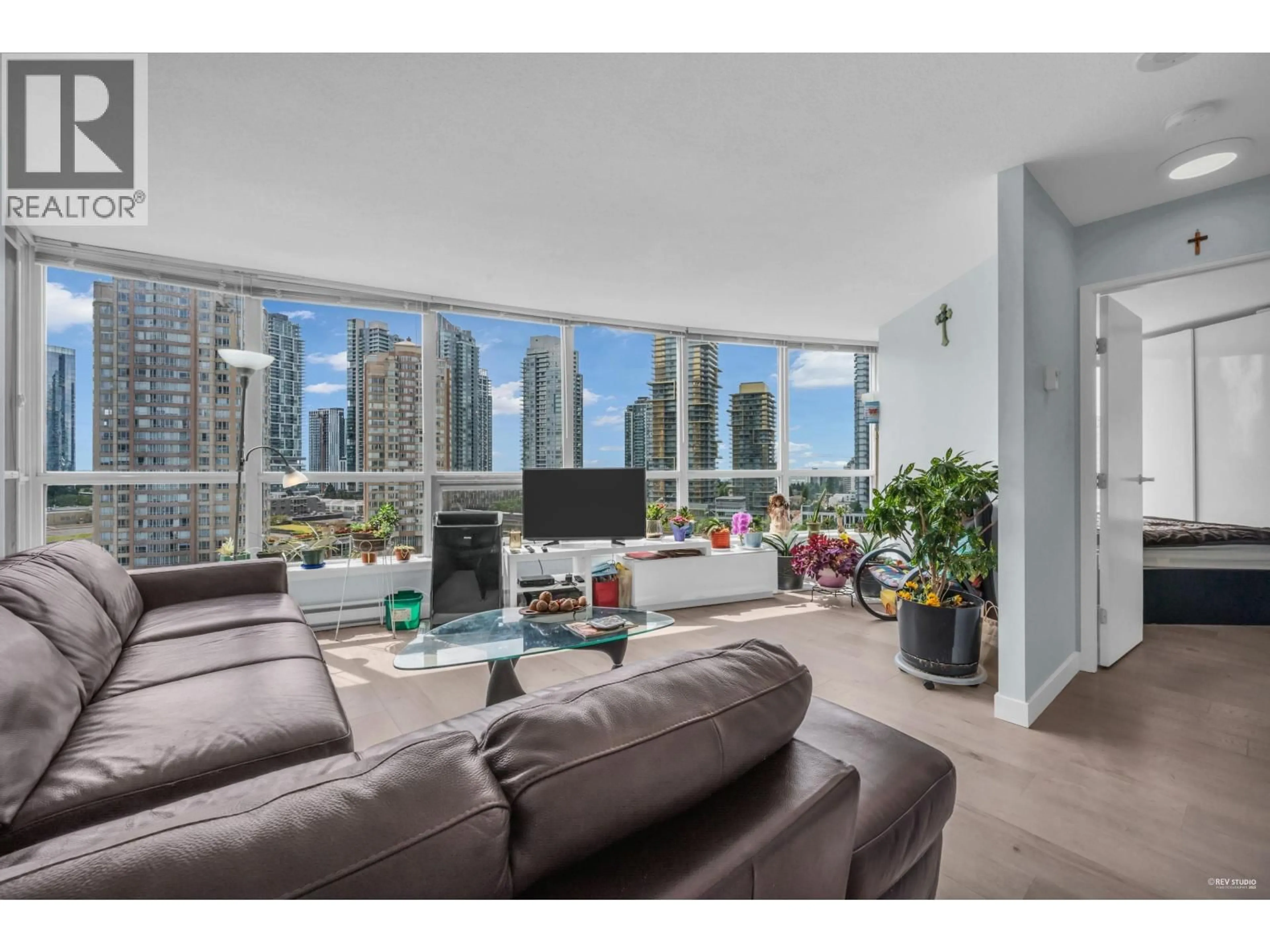 Living room with furniture, unknown for 1801 - 6088 WILLINGDON AVENUE, Burnaby British Columbia V5H4V2