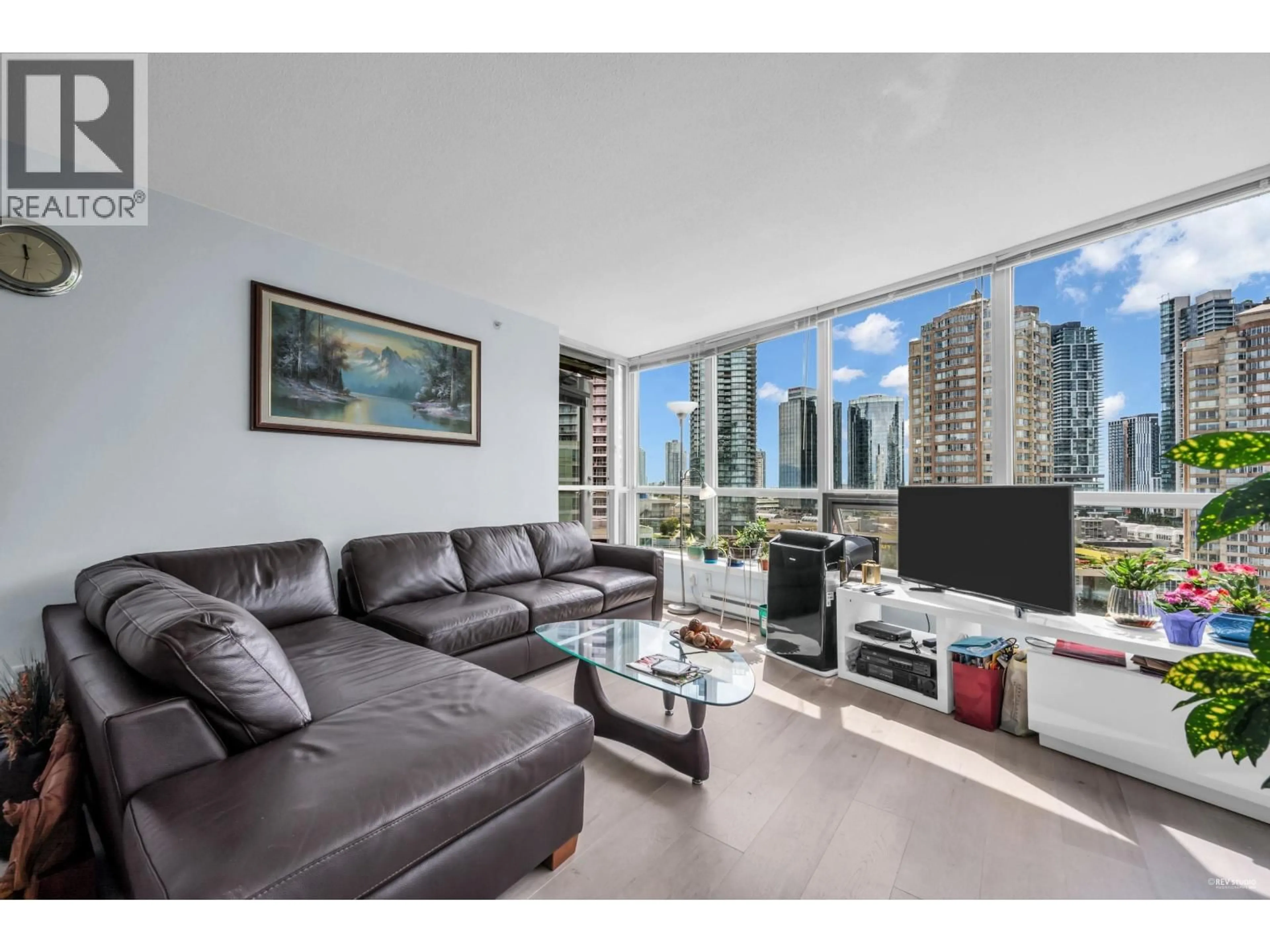 Living room with furniture, unknown for 1801 - 6088 WILLINGDON AVENUE, Burnaby British Columbia V5H4V2