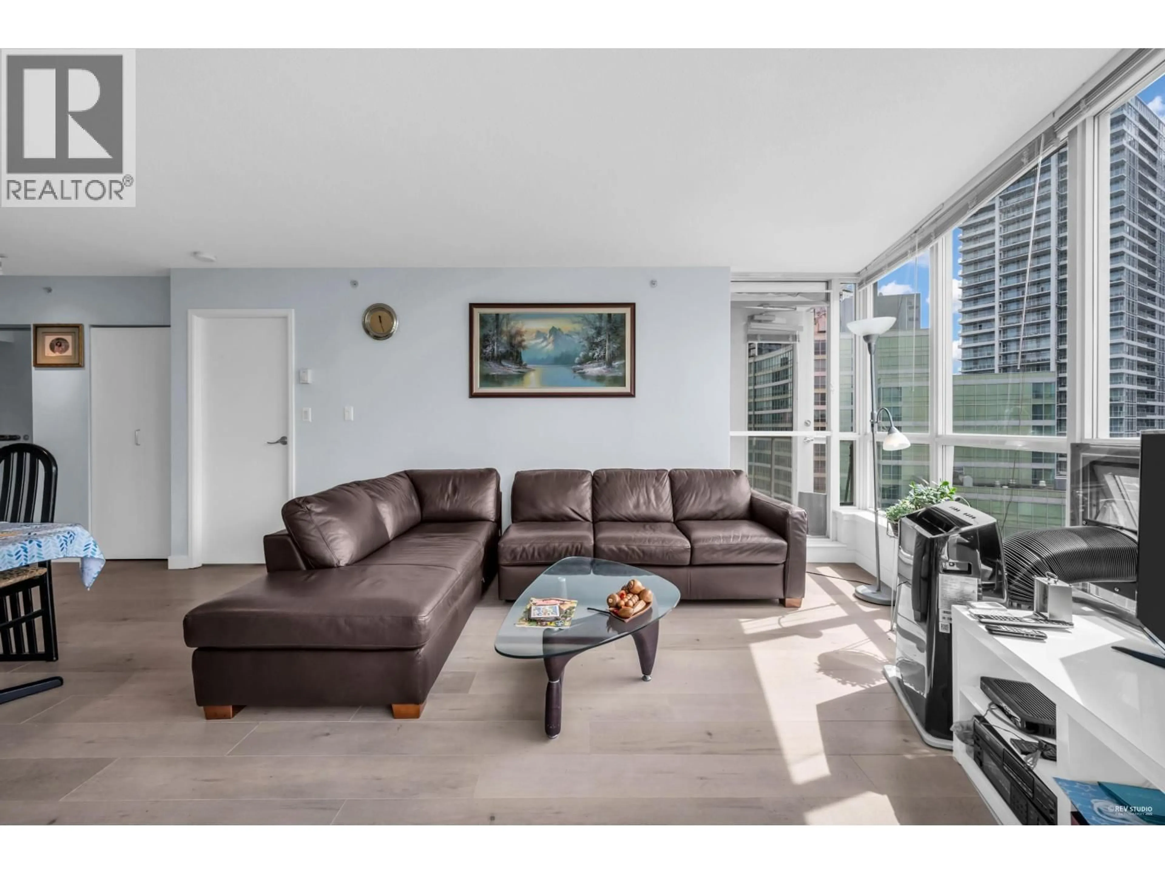 Living room with furniture, unknown for 1801 - 6088 WILLINGDON AVENUE, Burnaby British Columbia V5H4V2