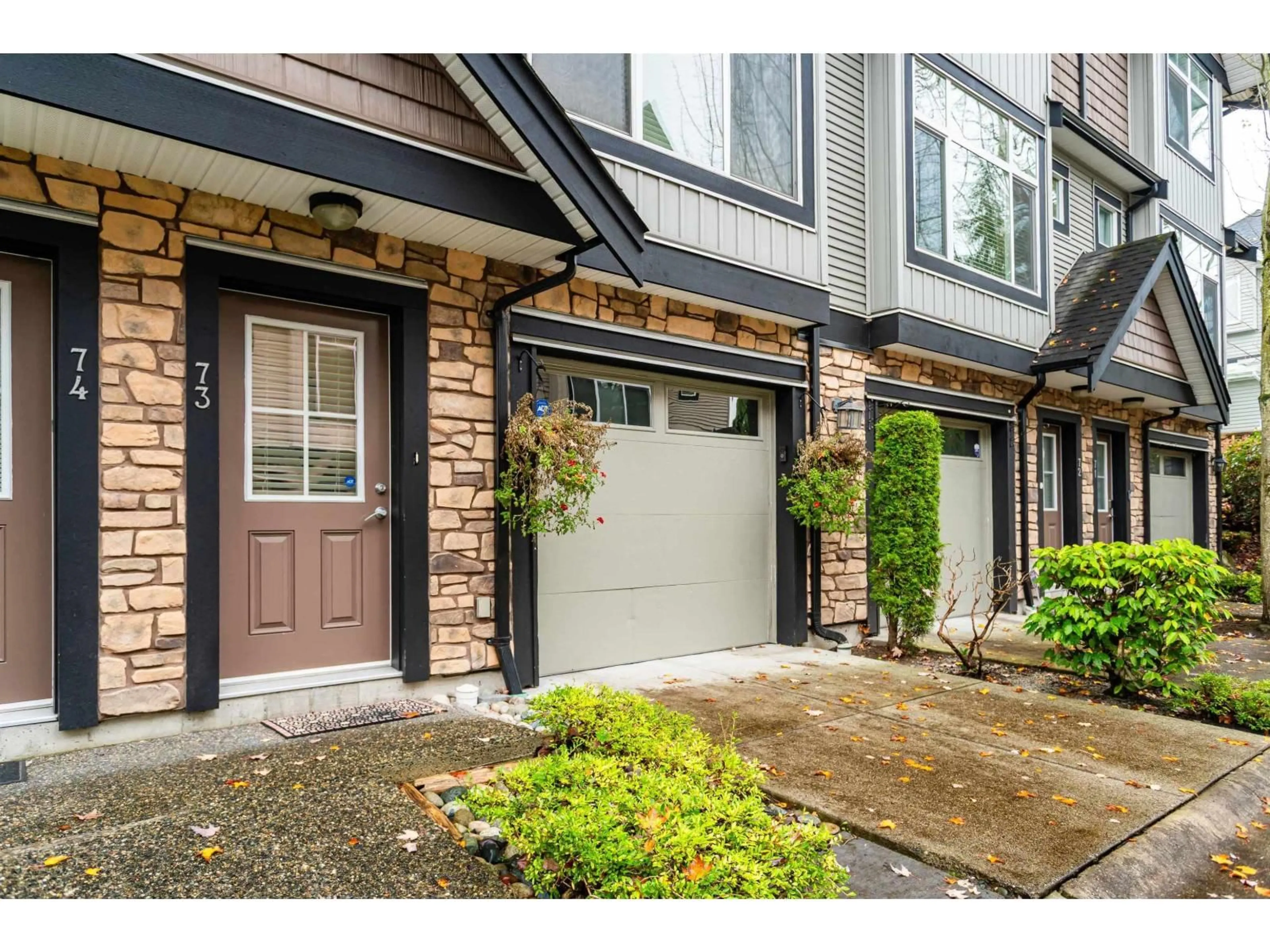 Indoor entryway for 73 - 6299 144, Surrey British Columbia V3X1A2
