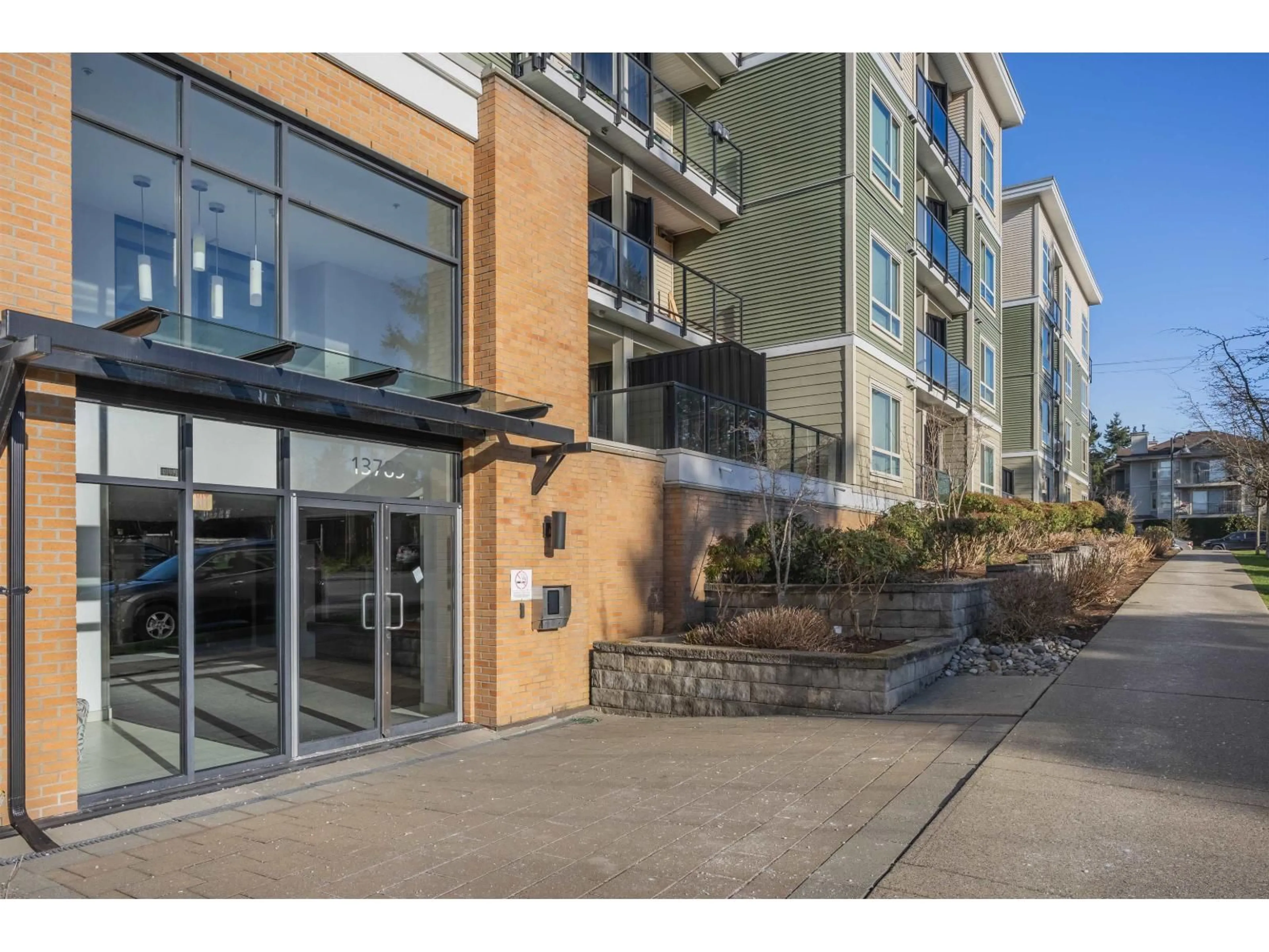 Indoor foyer for 220 - 13789 107A AVENUE, Surrey British Columbia V3T0B8