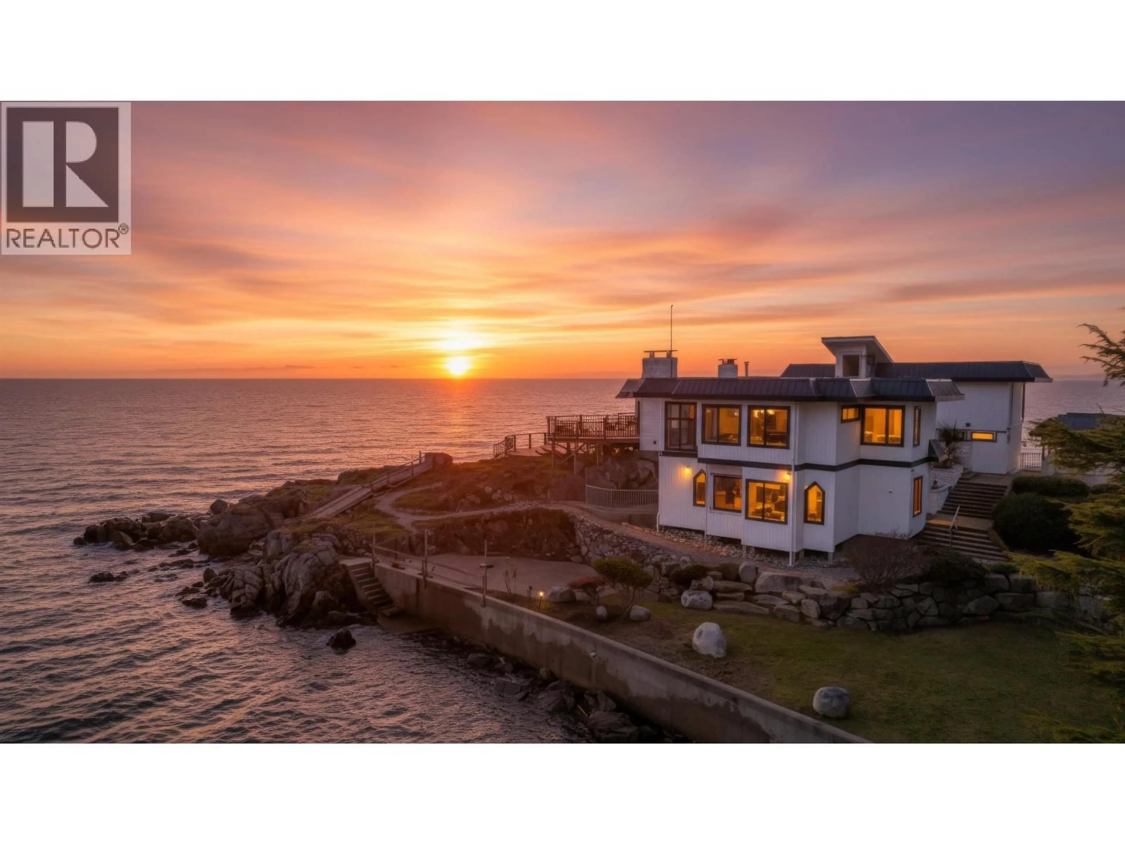 A pic from outside/outdoor area/front of a property/back of a property/a pic from drone, building for 5482 HILL ROAD, Sechelt British Columbia V7Z0N2