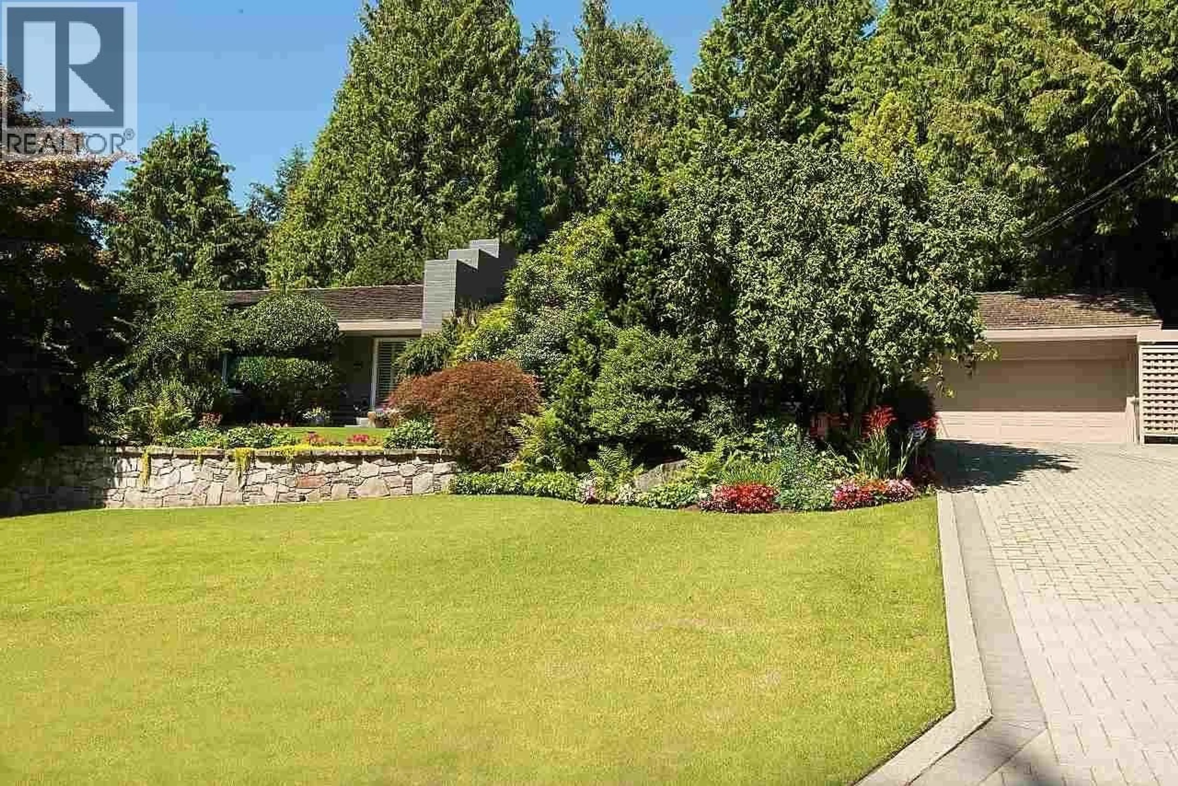 A pic from outside/outdoor area/front of a property/back of a property/a pic from drone, unknown for 3535 47TH AVENUE, Vancouver British Columbia V6N3N9