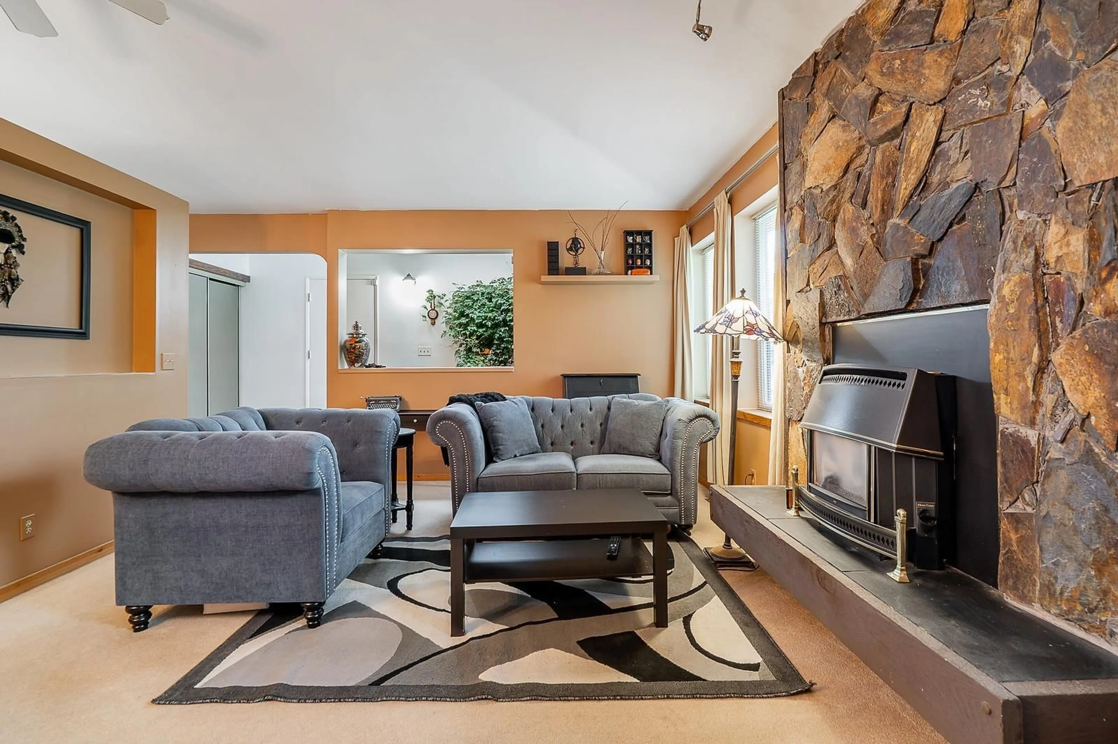 Living room with furniture, unknown for 9120 145A, Surrey British Columbia V3R7L7