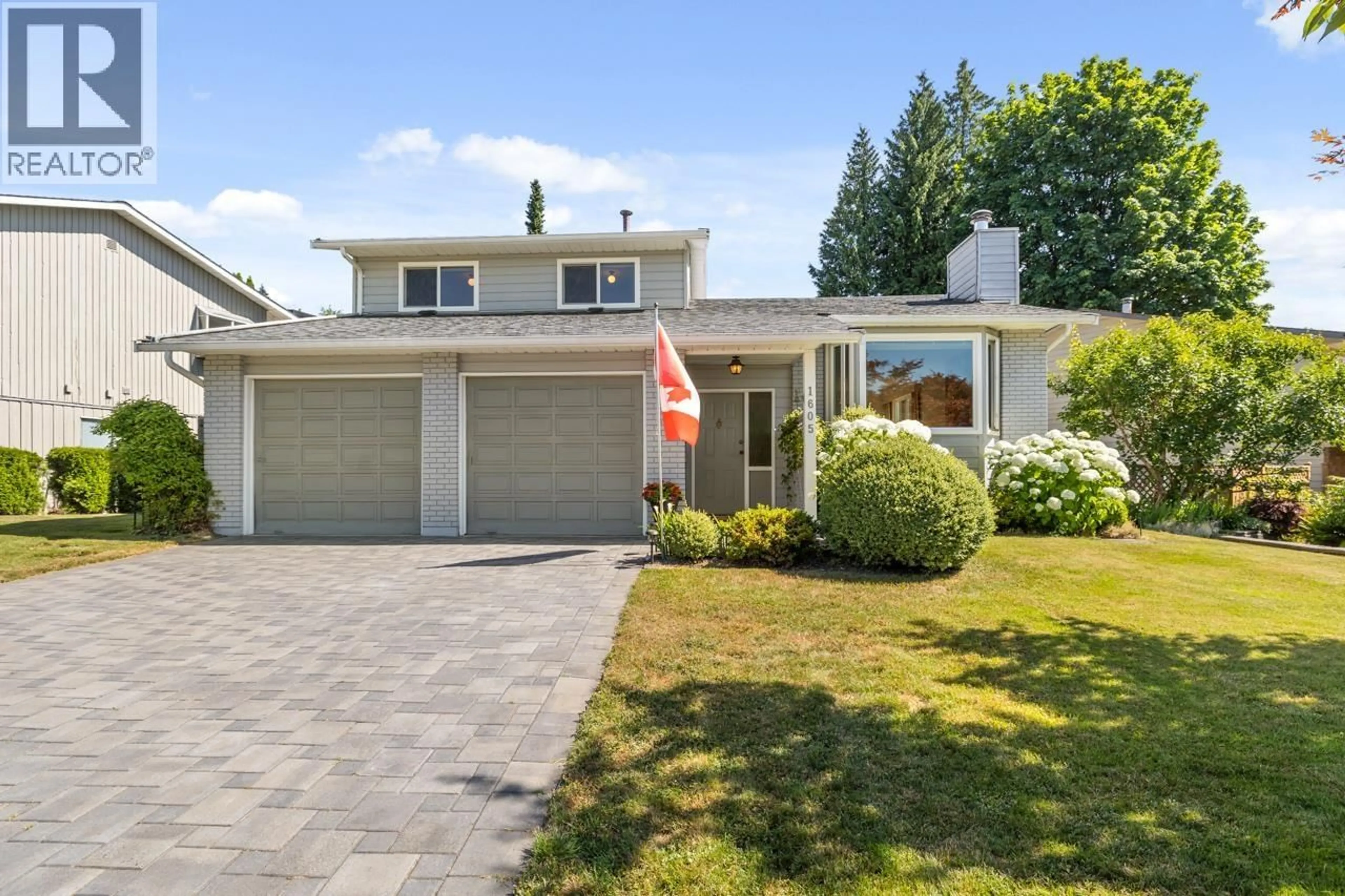 Home with vinyl exterior material, street for 1605 HEMLOCK PLACE, Port Moody British Columbia V3H4A7