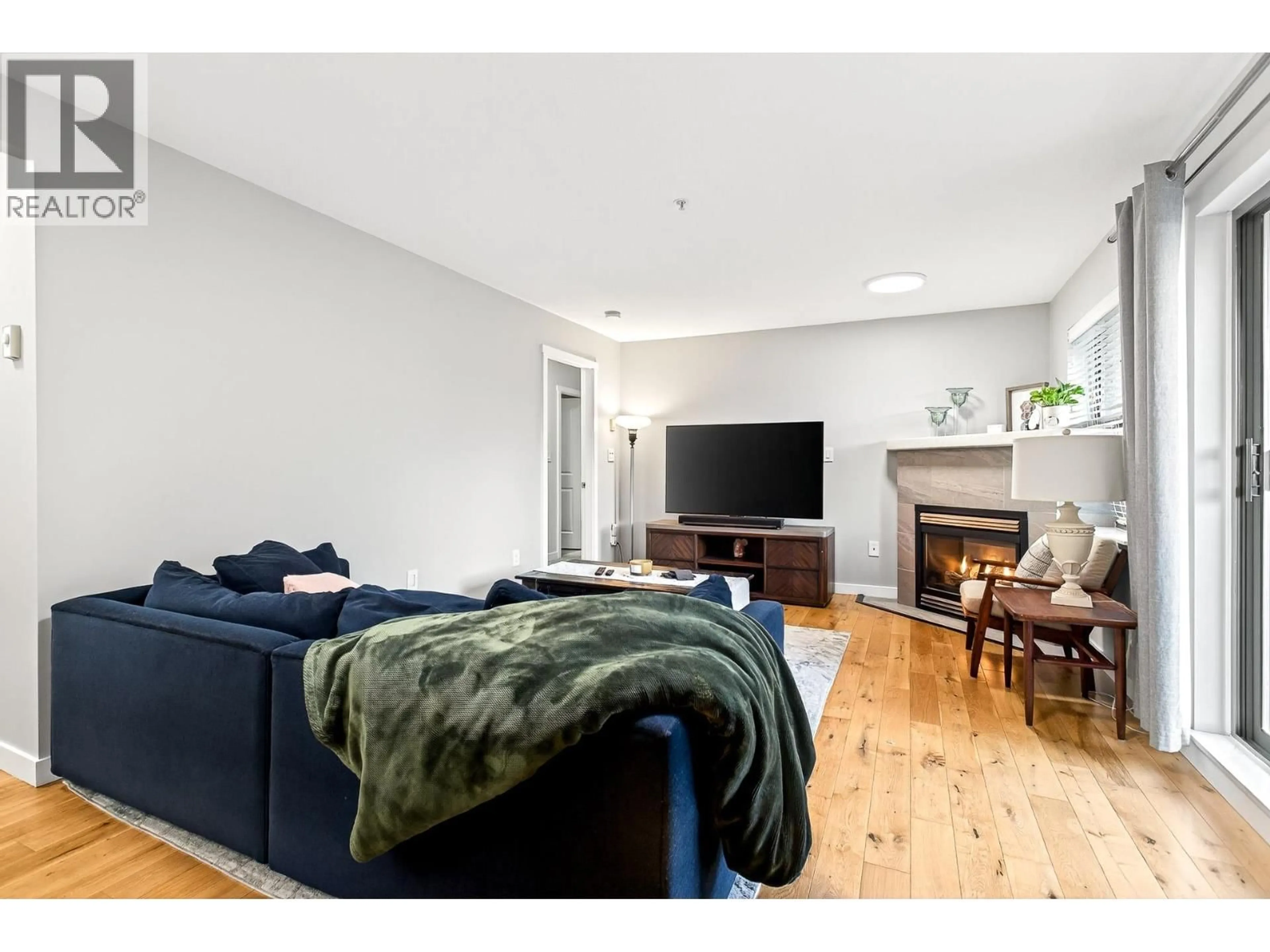 Living room with furniture, wood/laminate floor for 403 - 260 NEWPORT DRIVE, Port Moody British Columbia V3H5C6