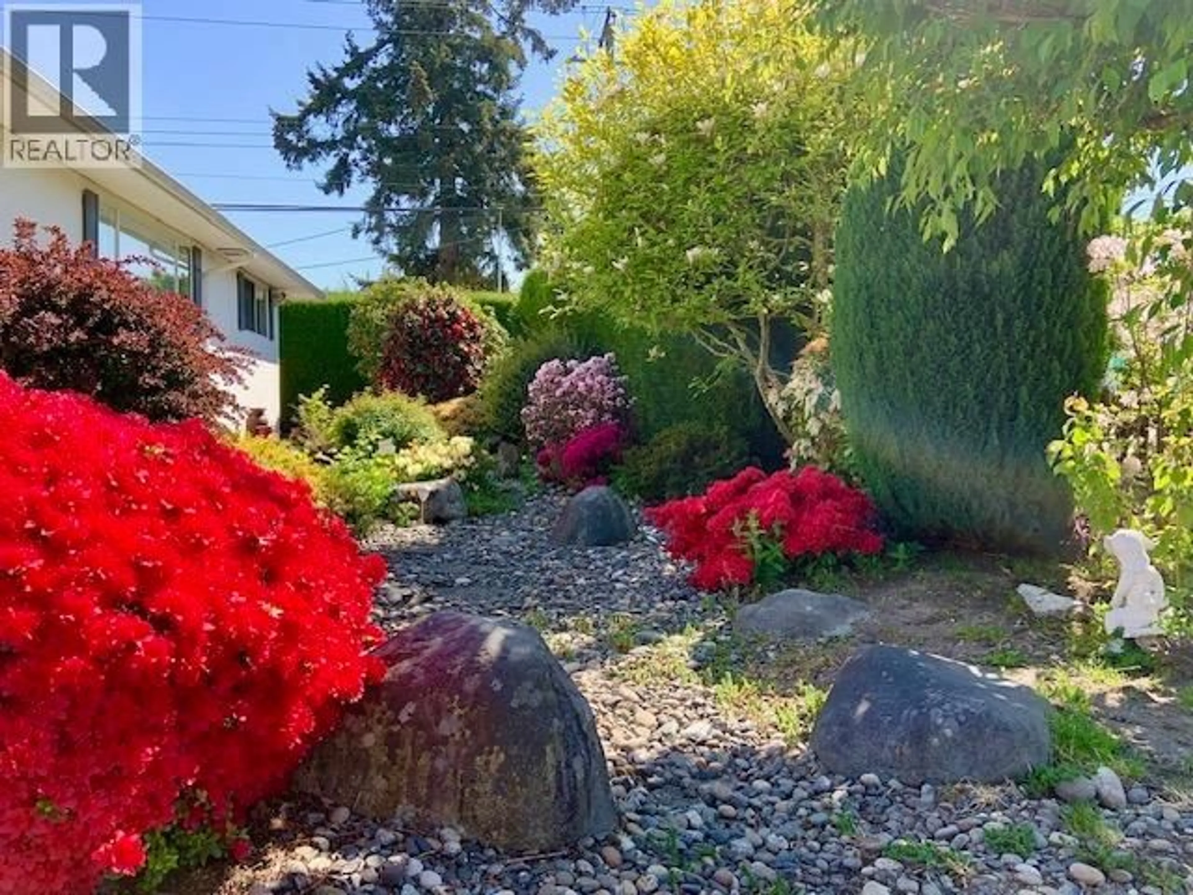 A pic from outside/outdoor area/front of a property/back of a property/a pic from drone, street for 10880 SOUTHRIDGE ROAD, Richmond British Columbia V7A2X4