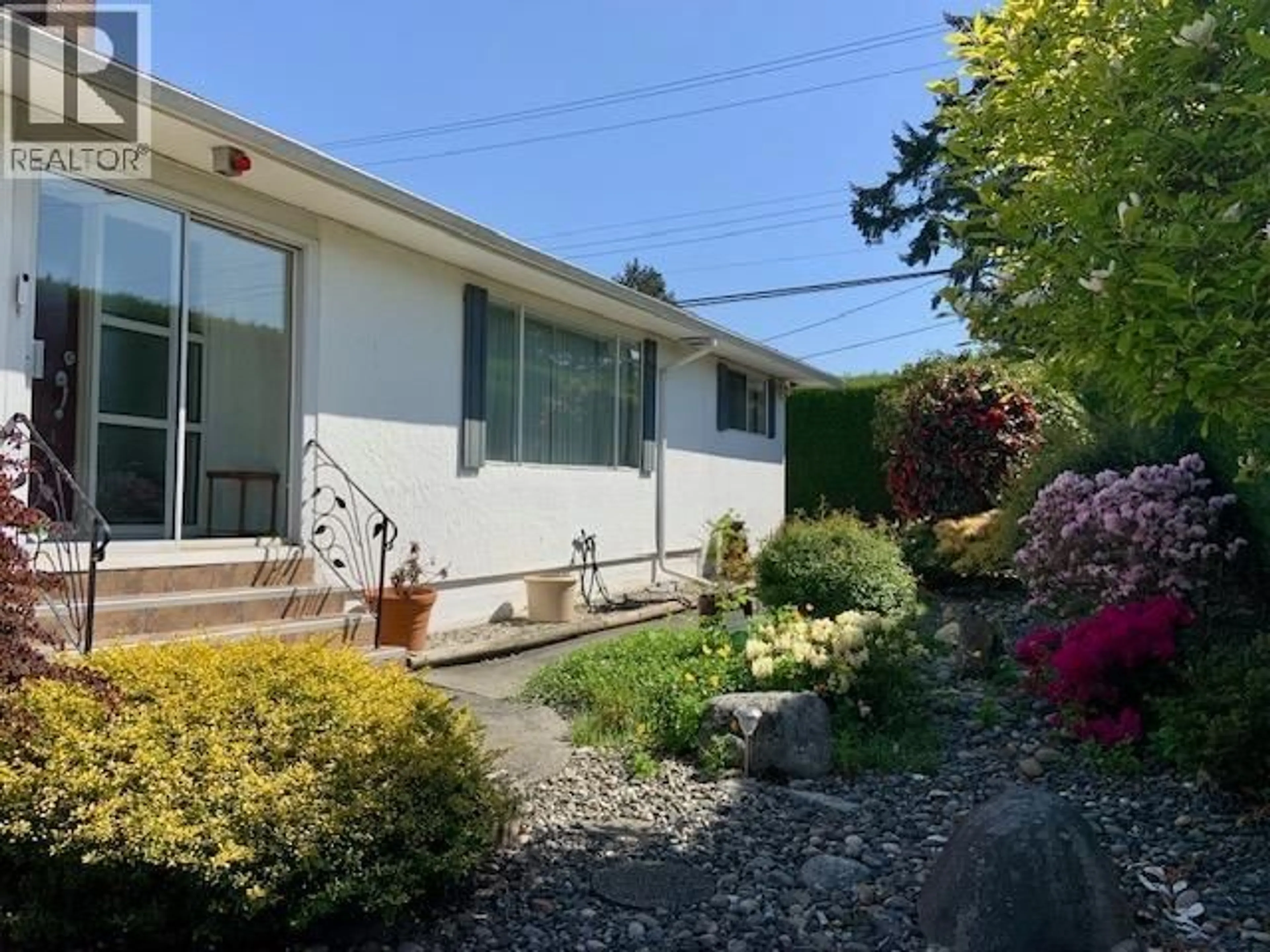 A pic from outside/outdoor area/front of a property/back of a property/a pic from drone, street for 10880 SOUTHRIDGE ROAD, Richmond British Columbia V7A2X4