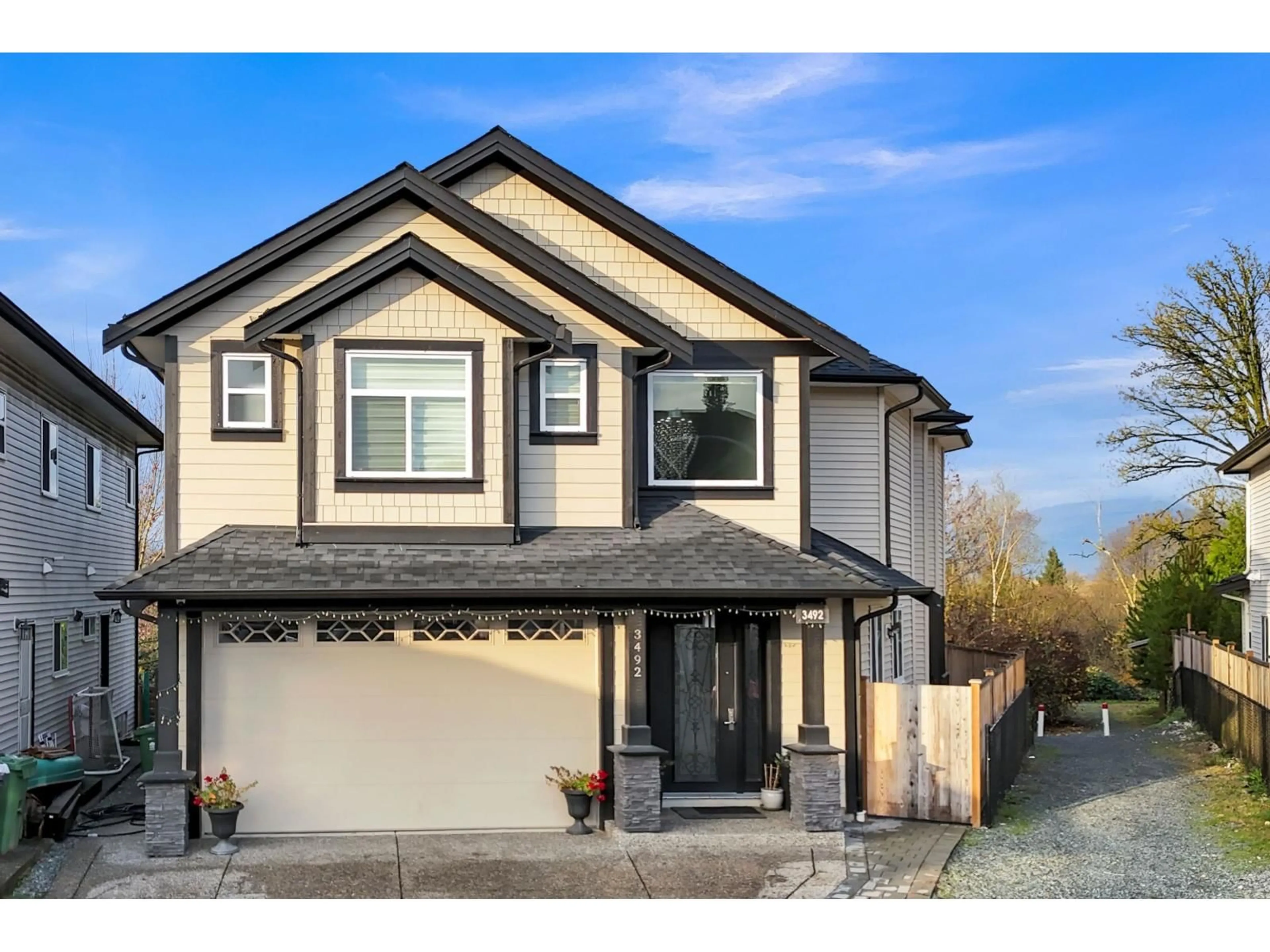Home with vinyl exterior material, street for 3492 HAZELWOOD, Abbotsford British Columbia V2S0H8