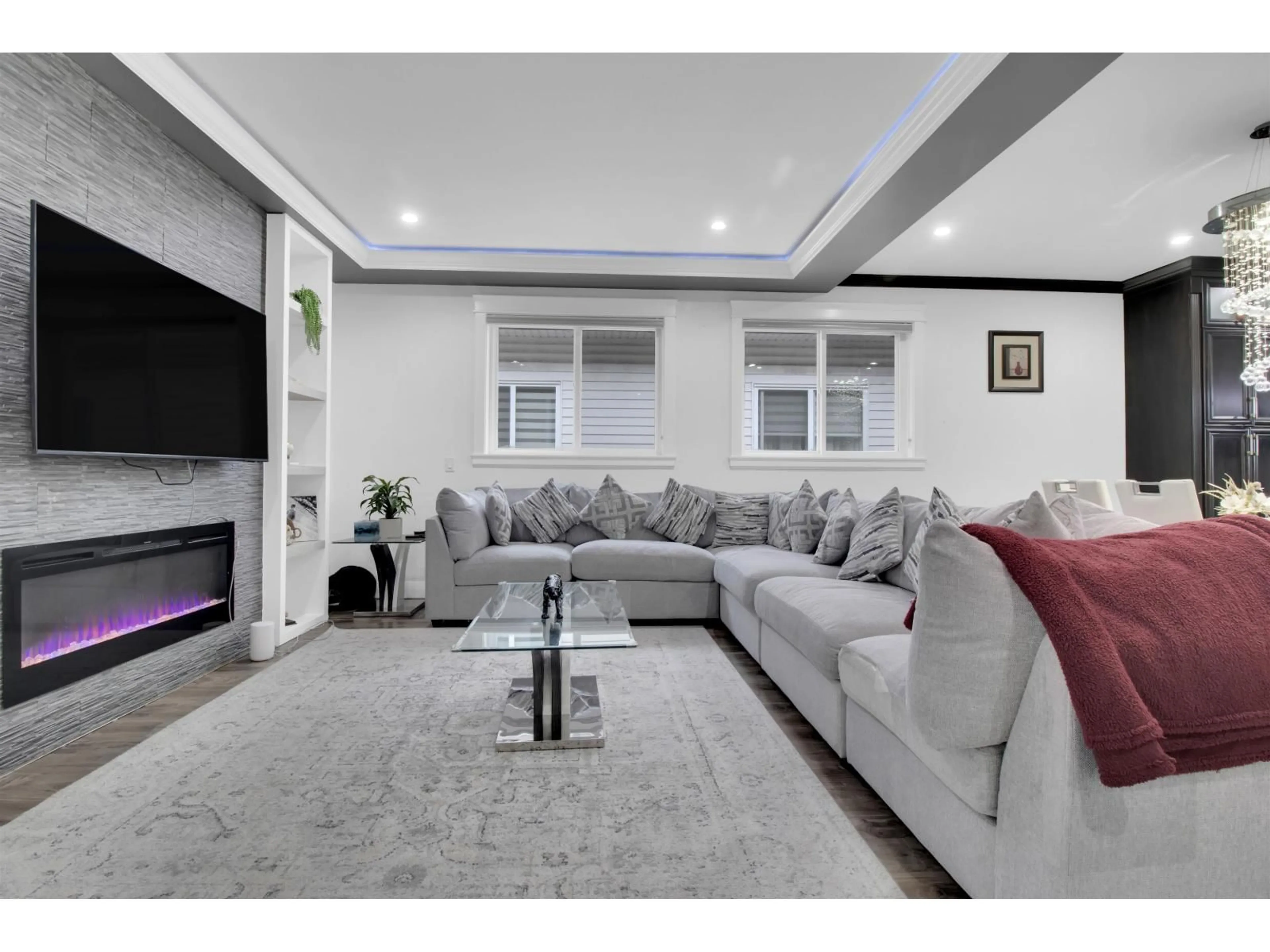 Living room with furniture, unknown for 3492 HAZELWOOD, Abbotsford British Columbia V2S0H8