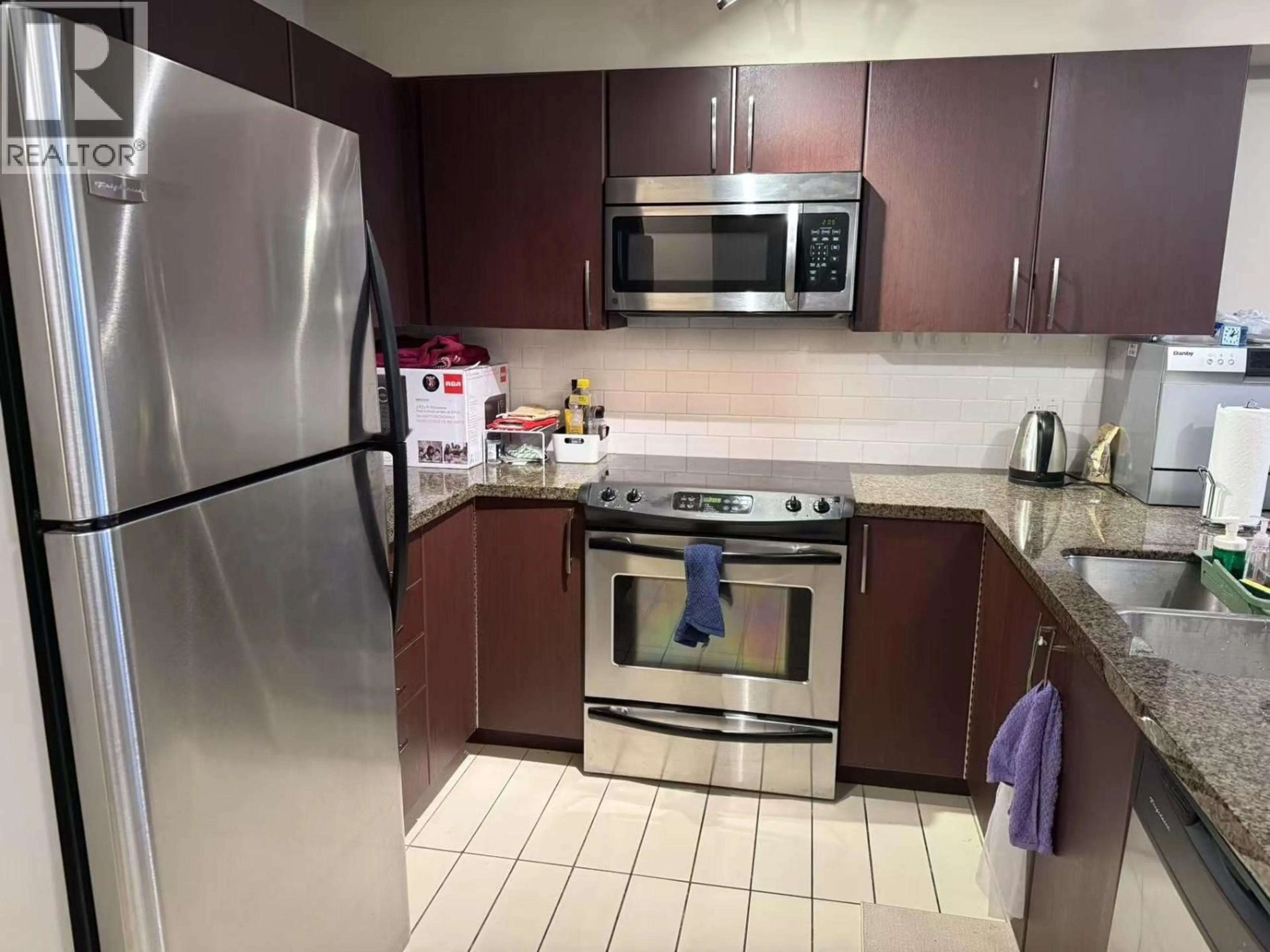 Standard kitchen, unknown for 209 - 7337 MACPHERSON AVENUE, Burnaby British Columbia V5J0A9