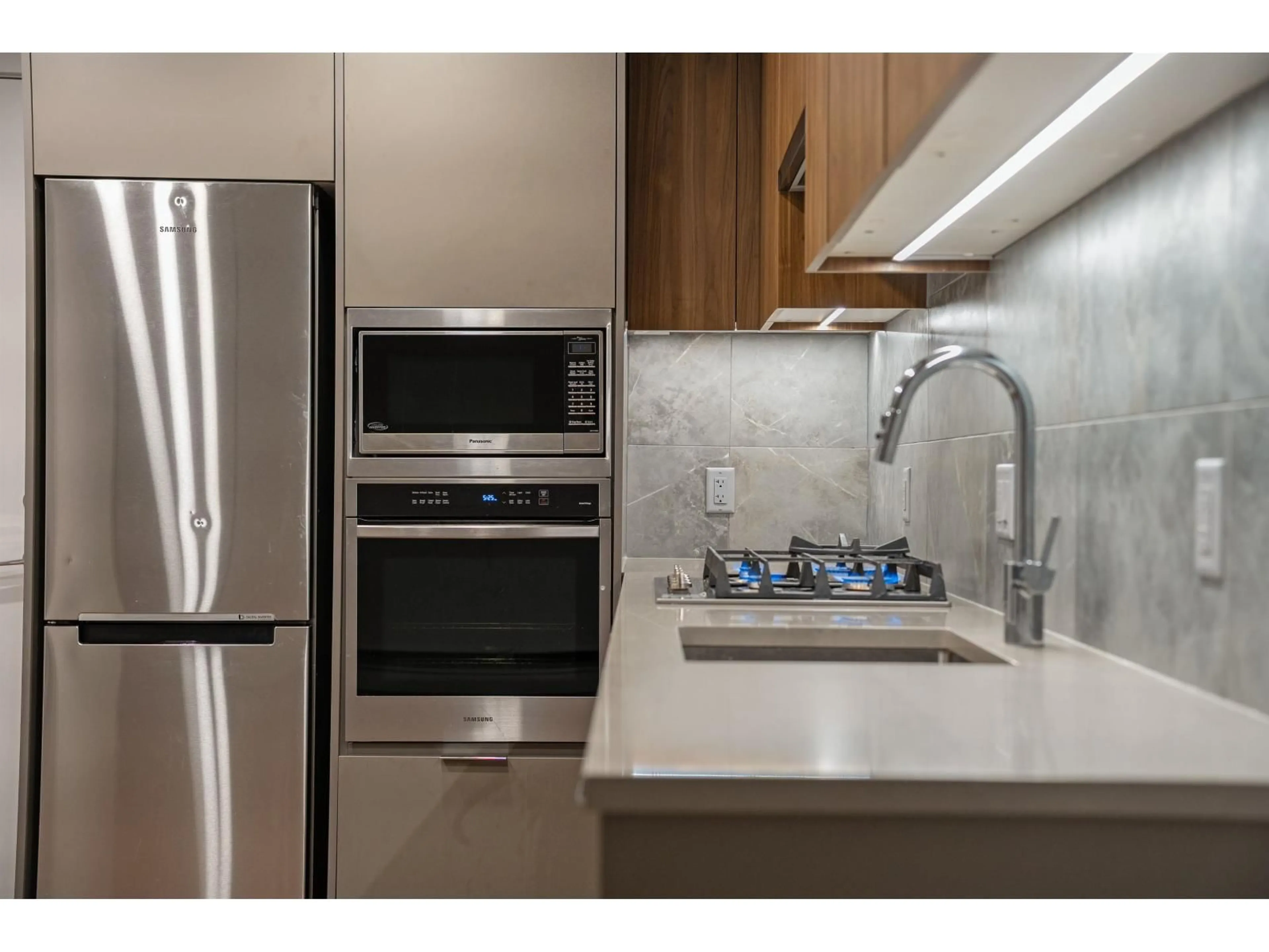 Standard kitchen, unknown for 206 - 13359 OLD YALE, Surrey British Columbia V3T0S4