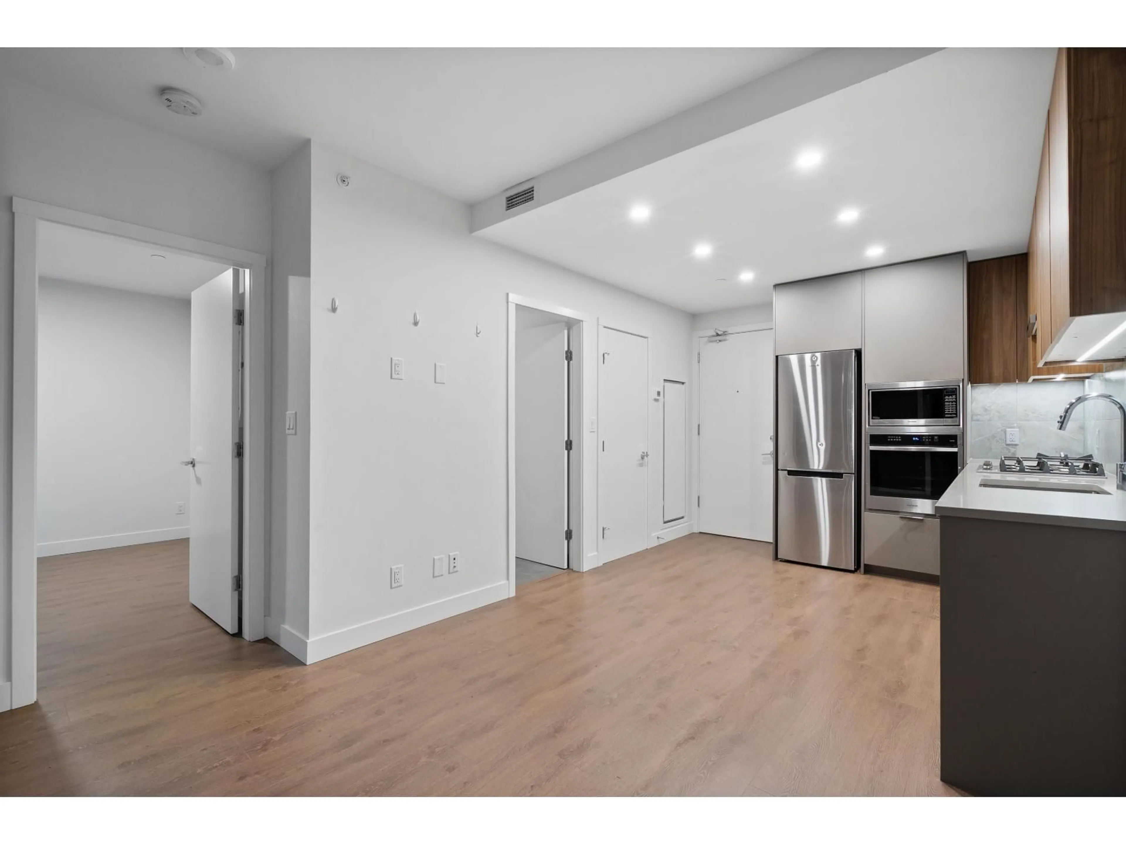 Unknown for 206 - 13359 OLD YALE, Surrey British Columbia V3T0S4