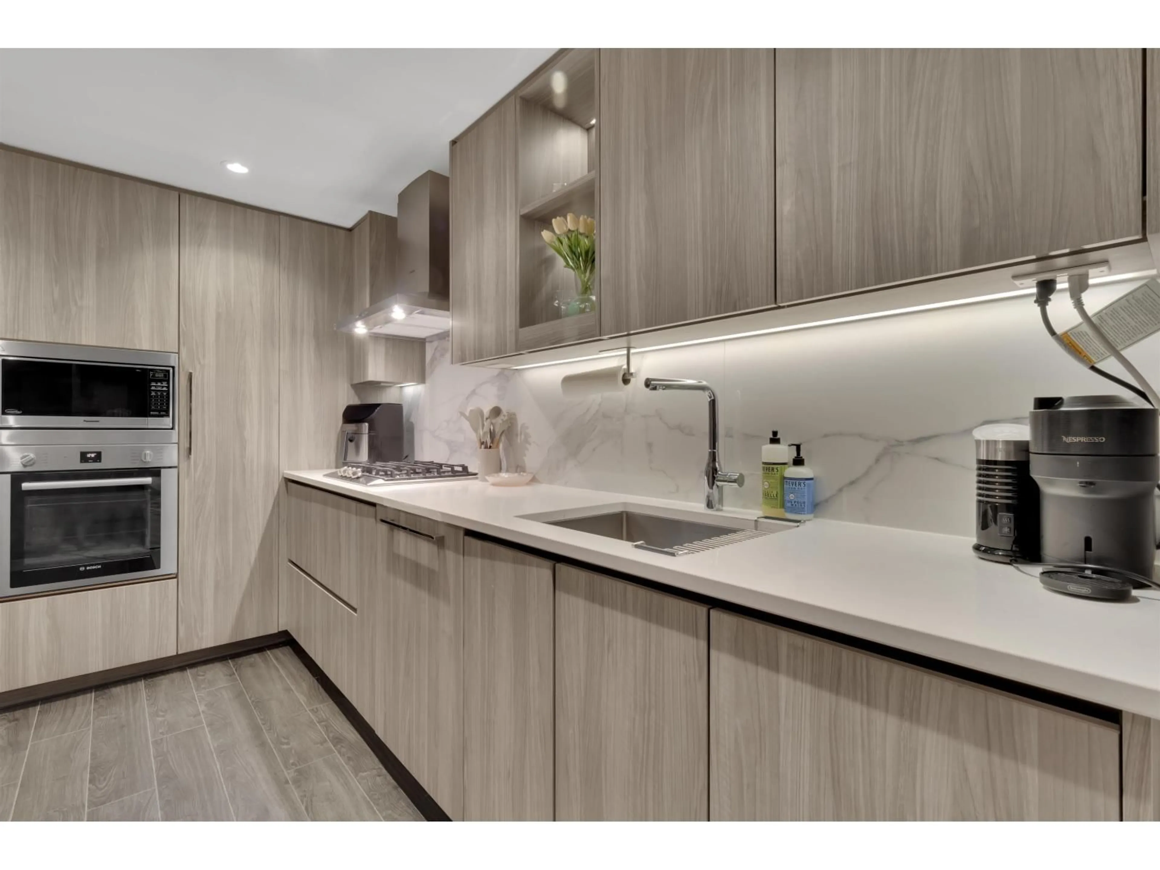 Contemporary kitchen, unknown for 3701 - 9887 WHALLEY BOULEVARD, Surrey British Columbia V3T0P4