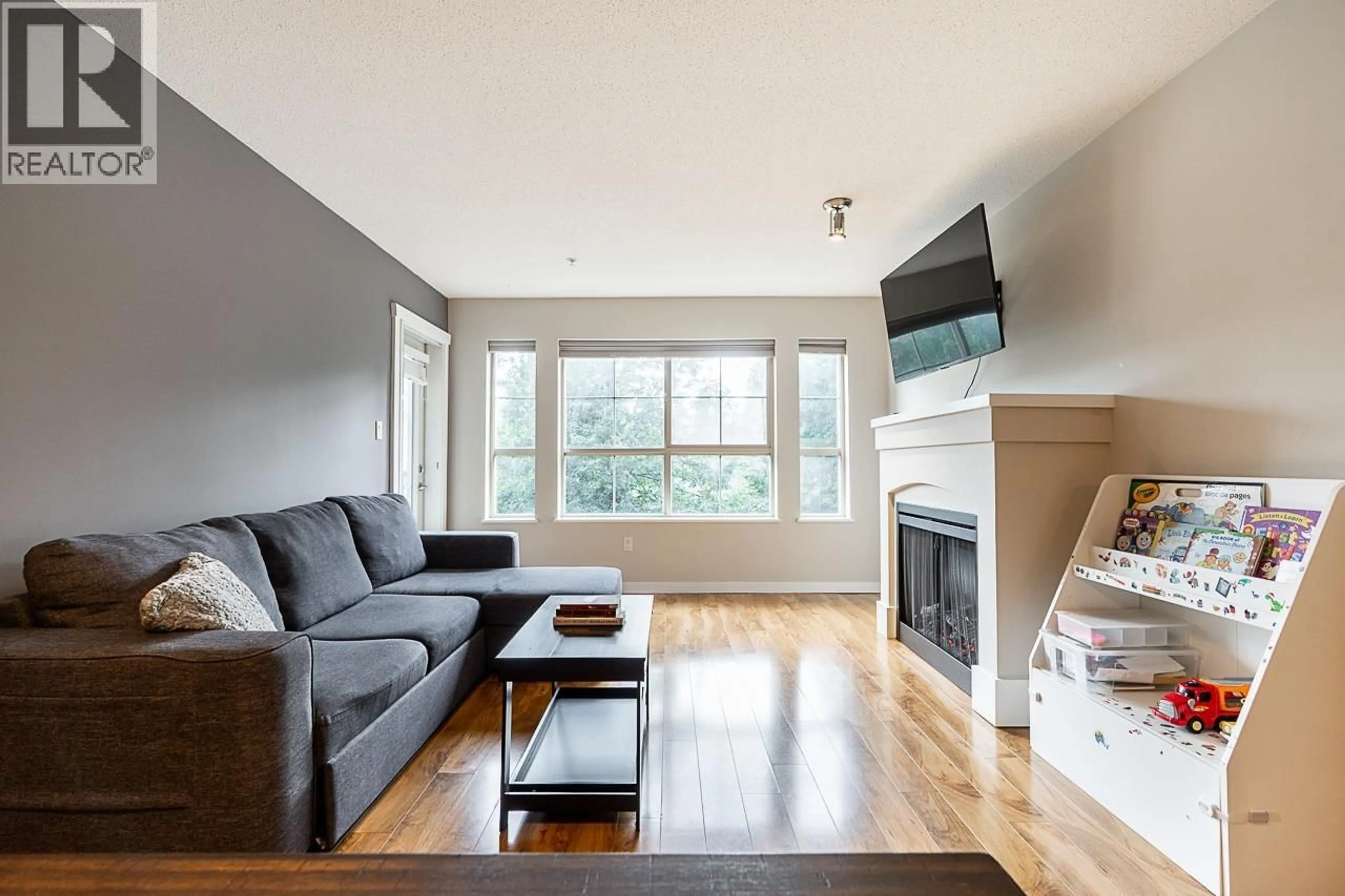 Living room with furniture, wood/laminate floor for 211 - 2958 SILVER SPRINGS BOULEVARD, Coquitlam British Columbia V3E3R9