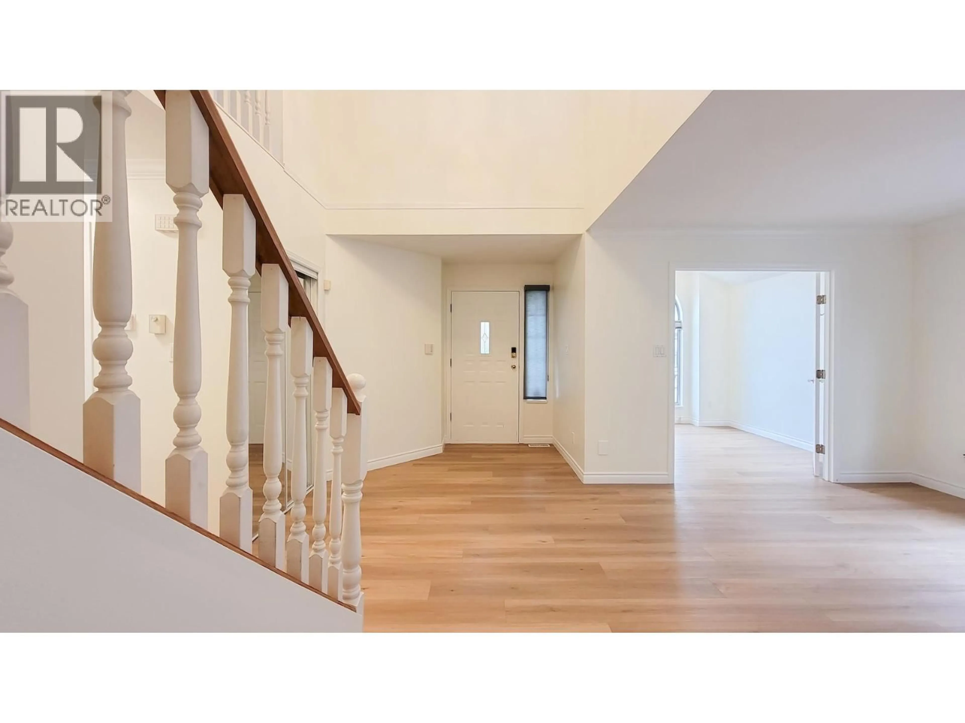 Indoor foyer for 22260 GARRATT DRIVE, Richmond British Columbia V6V2P6