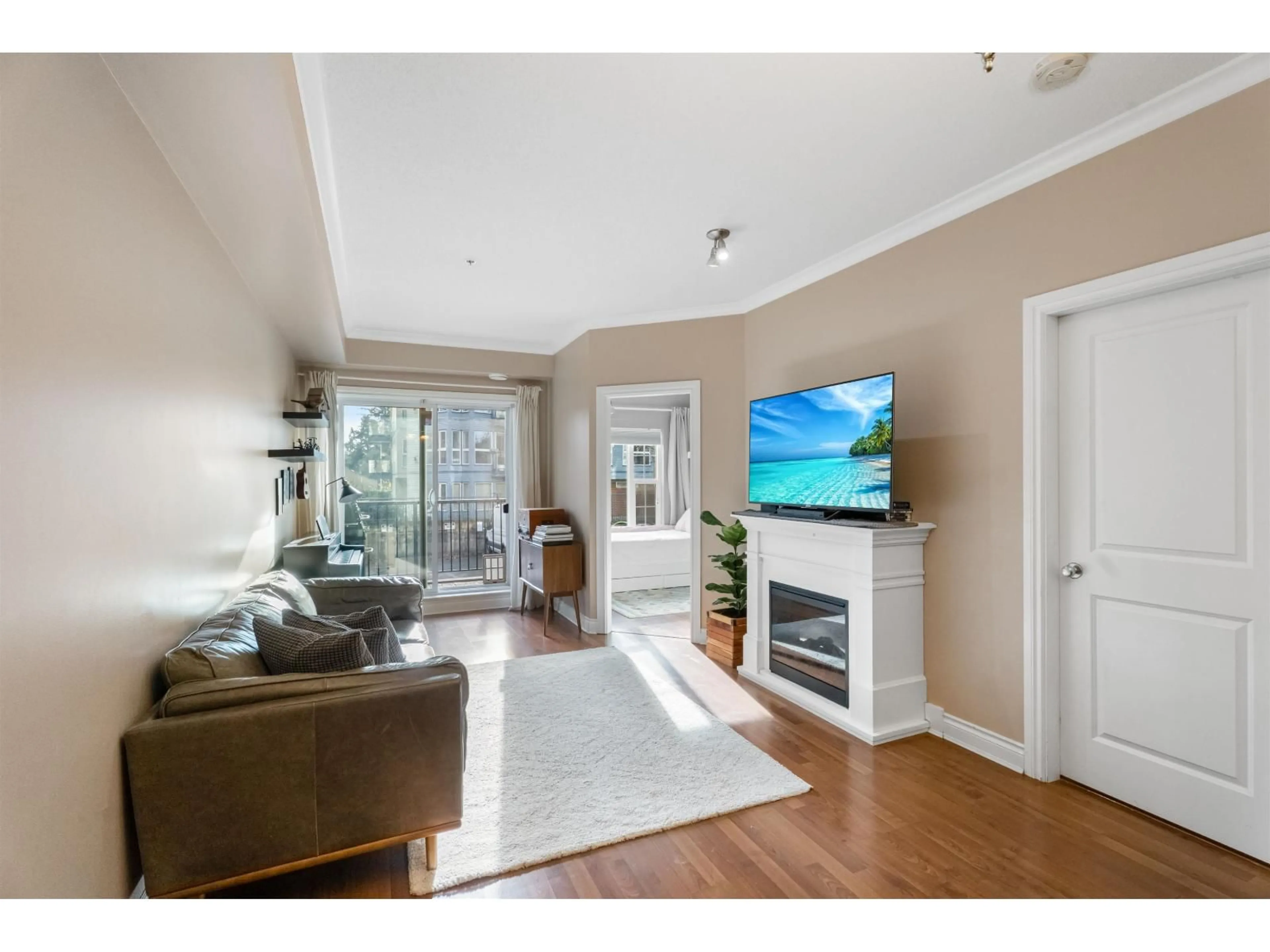 Living room with furniture, unknown for 104 - 20286 53A, Langley British Columbia V3A0A8