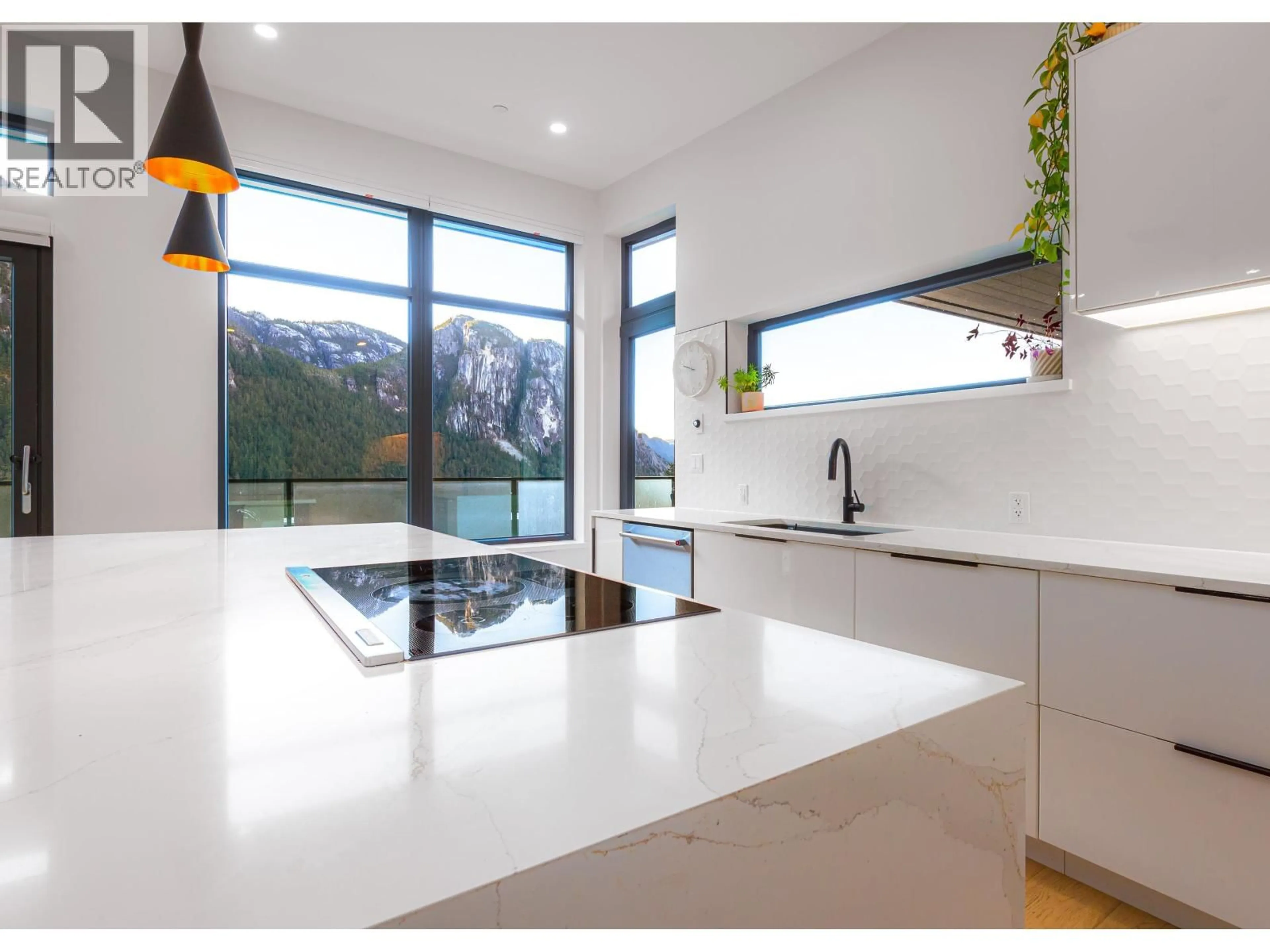 Contemporary kitchen, unknown for 2193 CRUMPIT WOODS DRIVE, Squamish British Columbia V8B0T6
