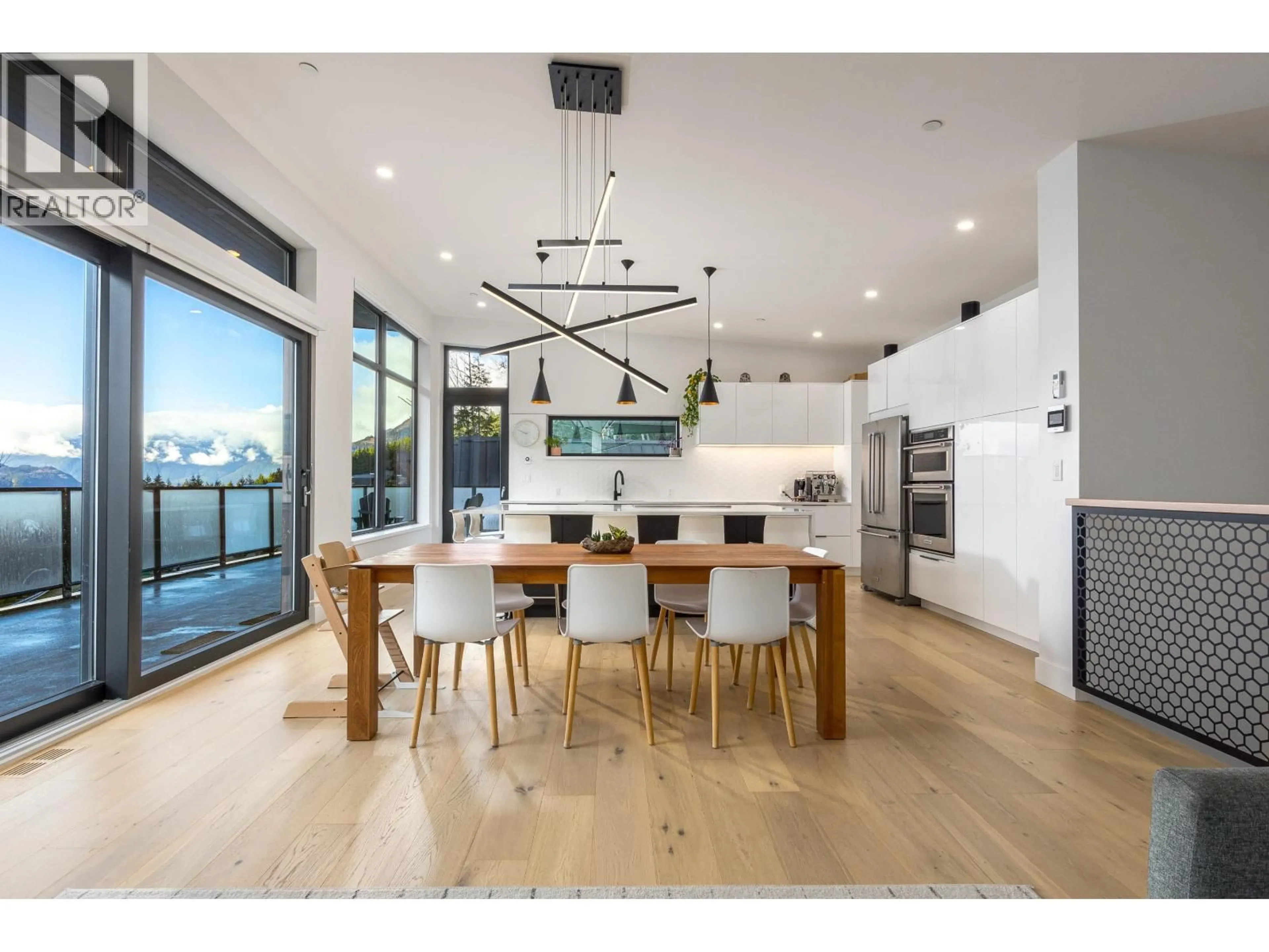 Open concept kitchen, unknown for 2193 CRUMPIT WOODS DRIVE, Squamish British Columbia V8B0T6