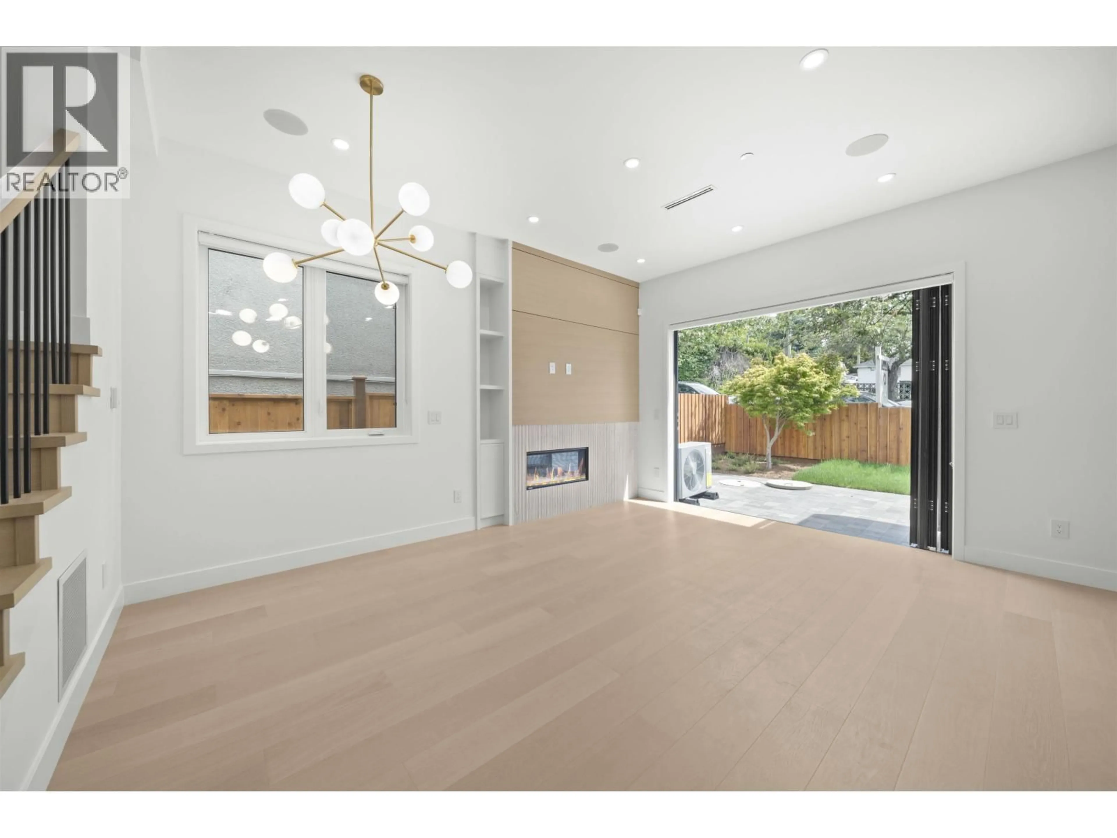 Unknown for 1 - 6461 PRINCE EDWARD STREET, Vancouver British Columbia V5W2Y3